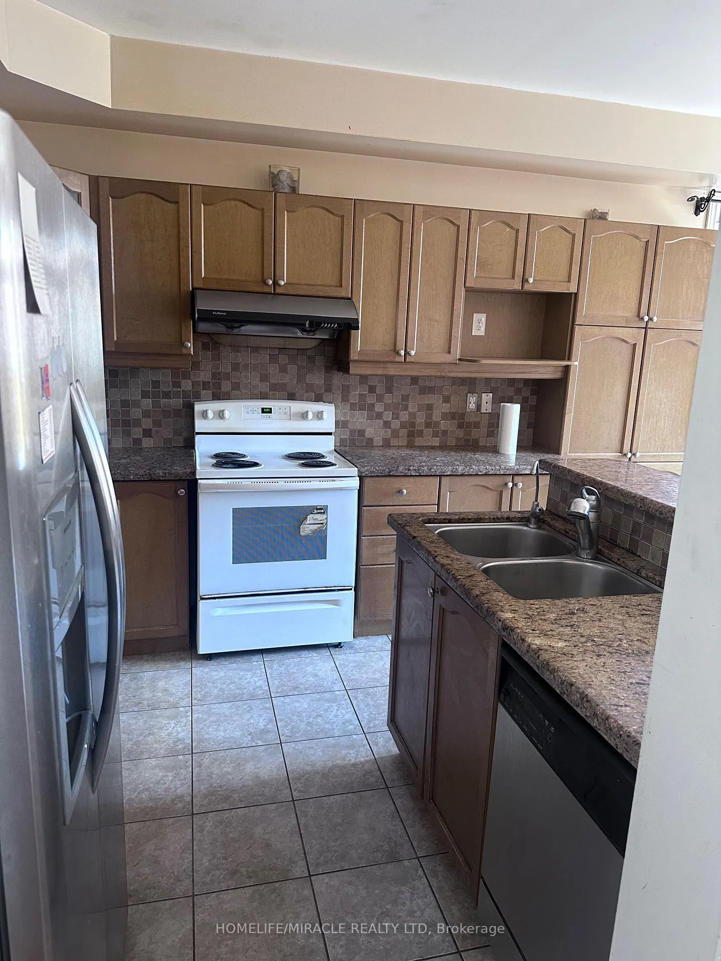 Photo 4 of 316 Mountainash Road W, Brampton, Sandringham-Wellington — HOMEH