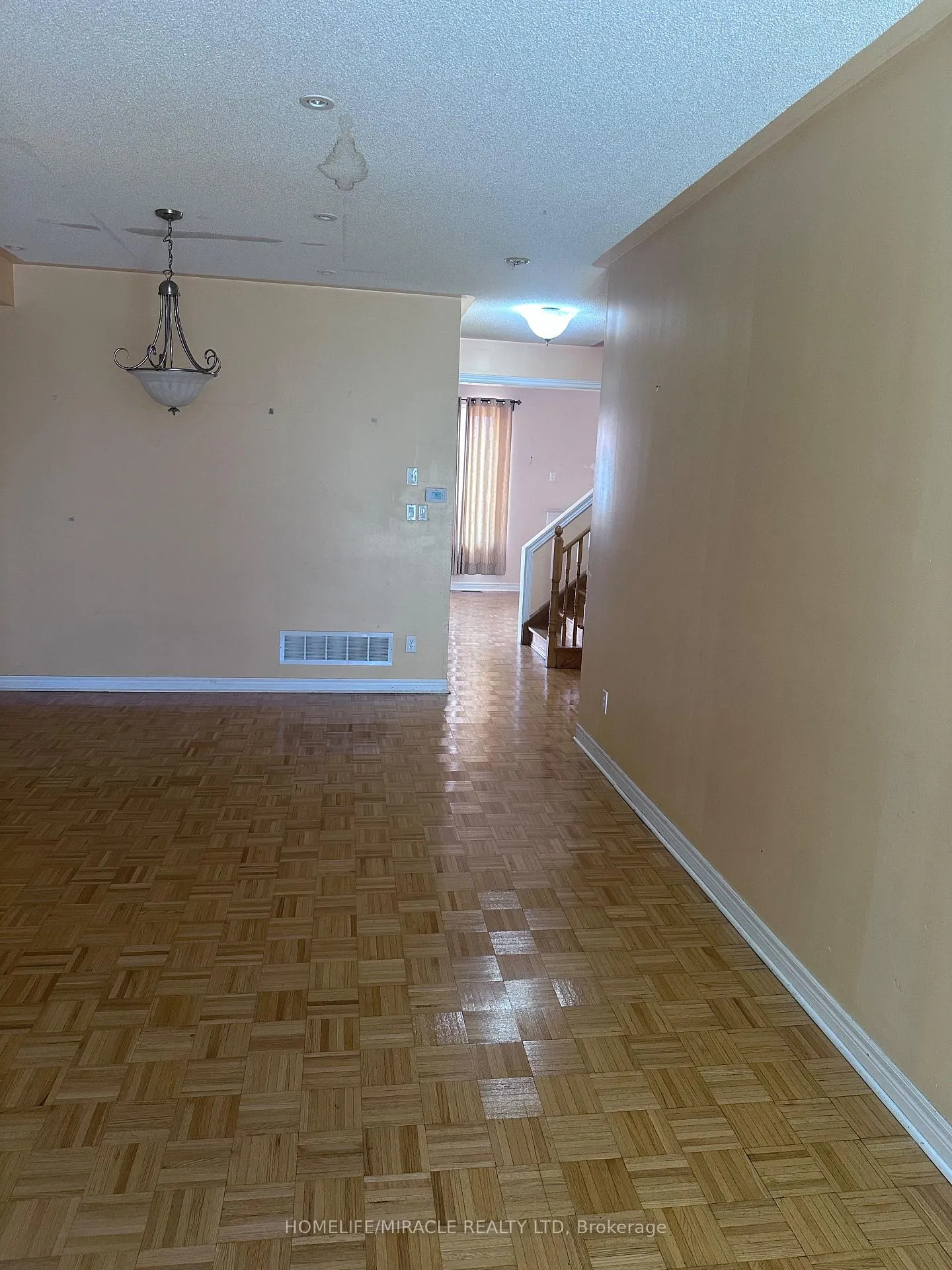 Photo 6 of 316 Mountainash Road W, Brampton, Sandringham-Wellington — HOMEH