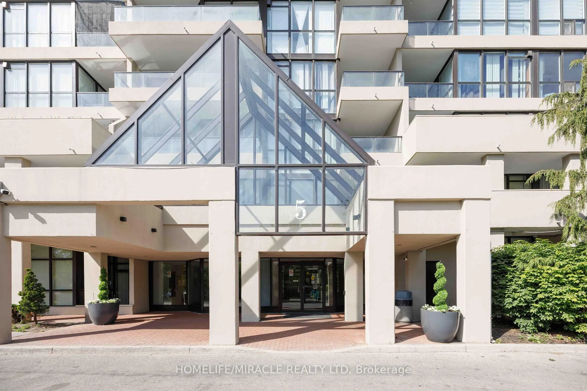 Photo 2 of Unit 405, 5 Rowntree Road, Etobicoke, Mount Olive-Silverstone-Jamestown — HOMEH