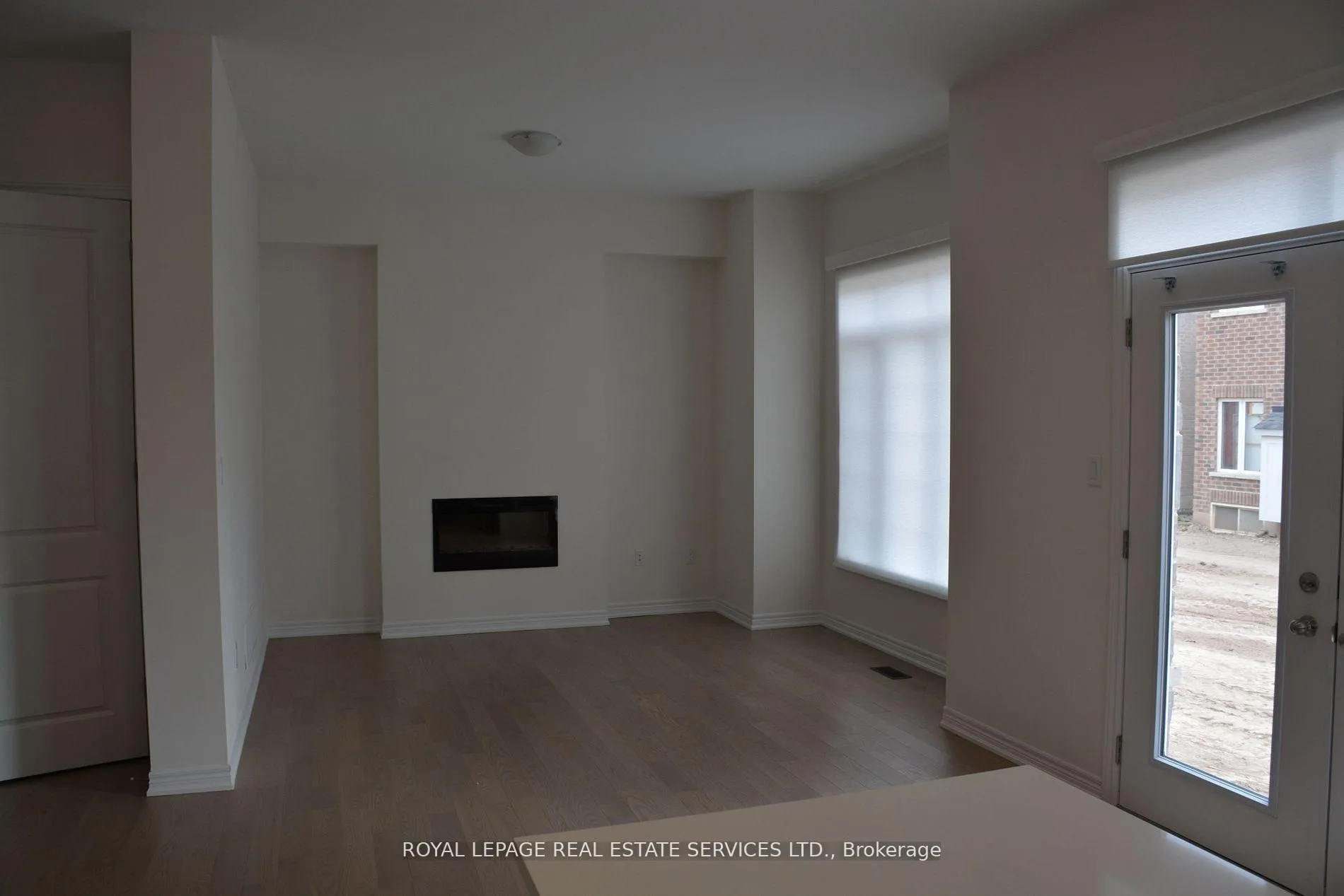 Photo 5 of 3934 Koenig Road, Burlington, Alton — HOMEH