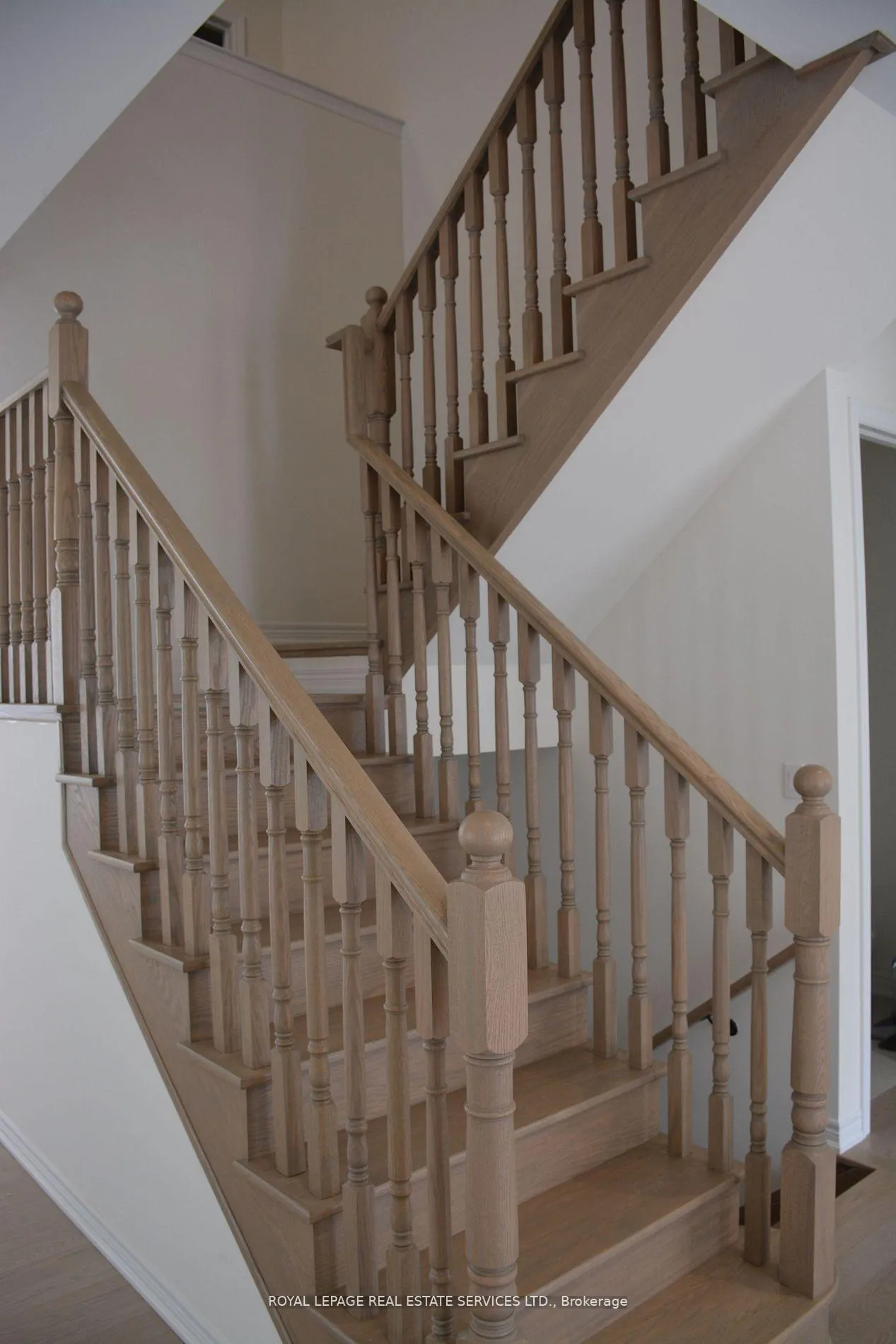 Photo 9 of 3934 Koenig Road, Burlington, Alton — HOMEH