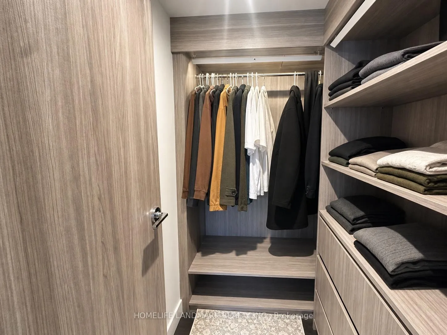 Photo 5 of Unit 803, 38 Widmer Street, Toronto, Waterfront Communities — HOMEH