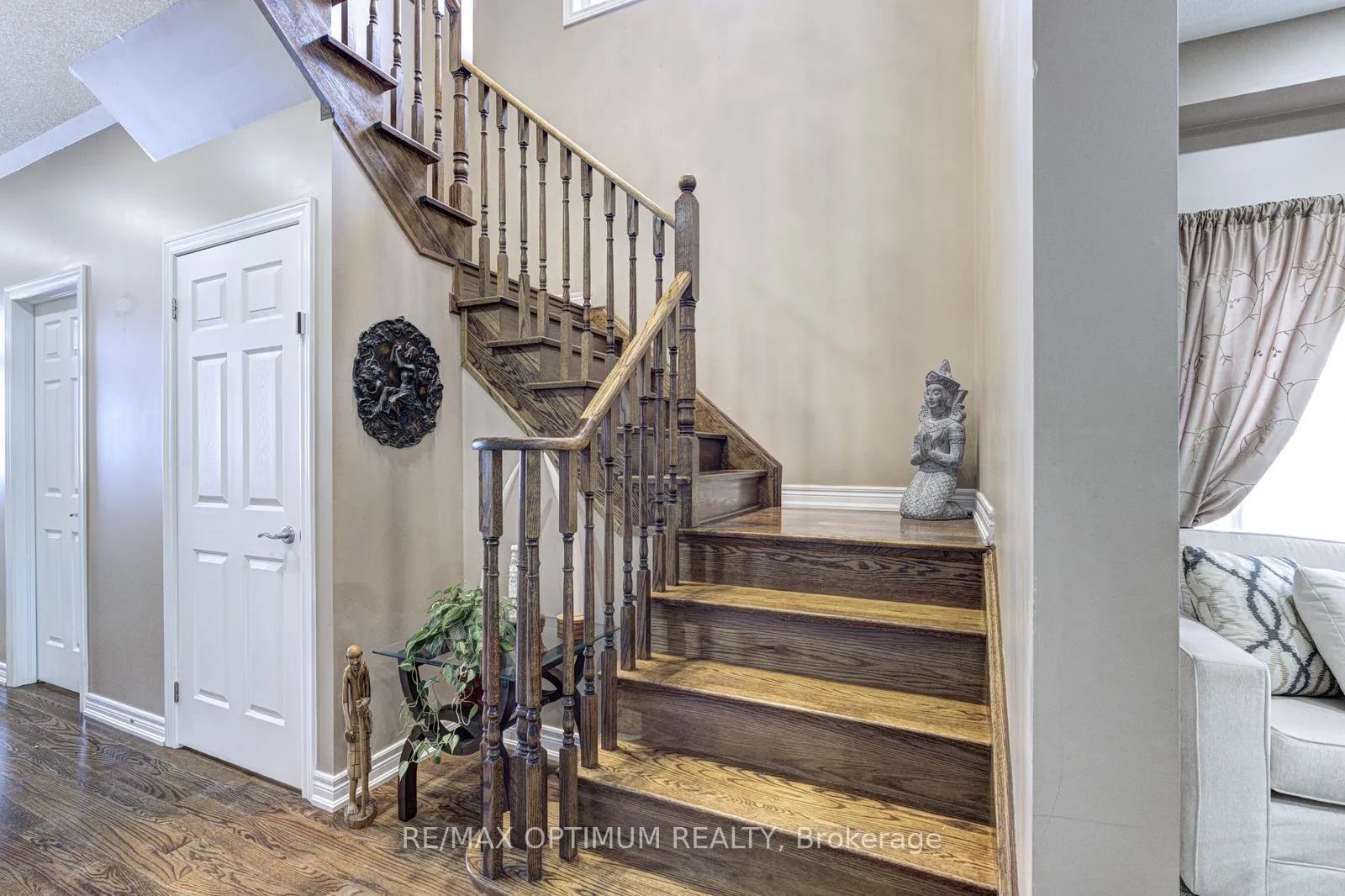 Photo 3 of 9 Ballyhaise Crescent, Brampton, Credit Valley — HOMEH