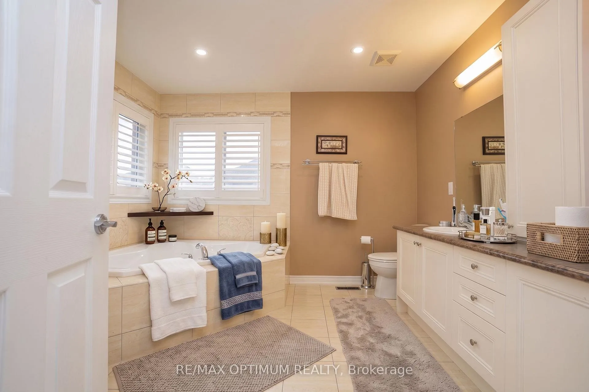 Photo 25 of 9 Ballyhaise Crescent, Brampton, Credit Valley — HOMEH