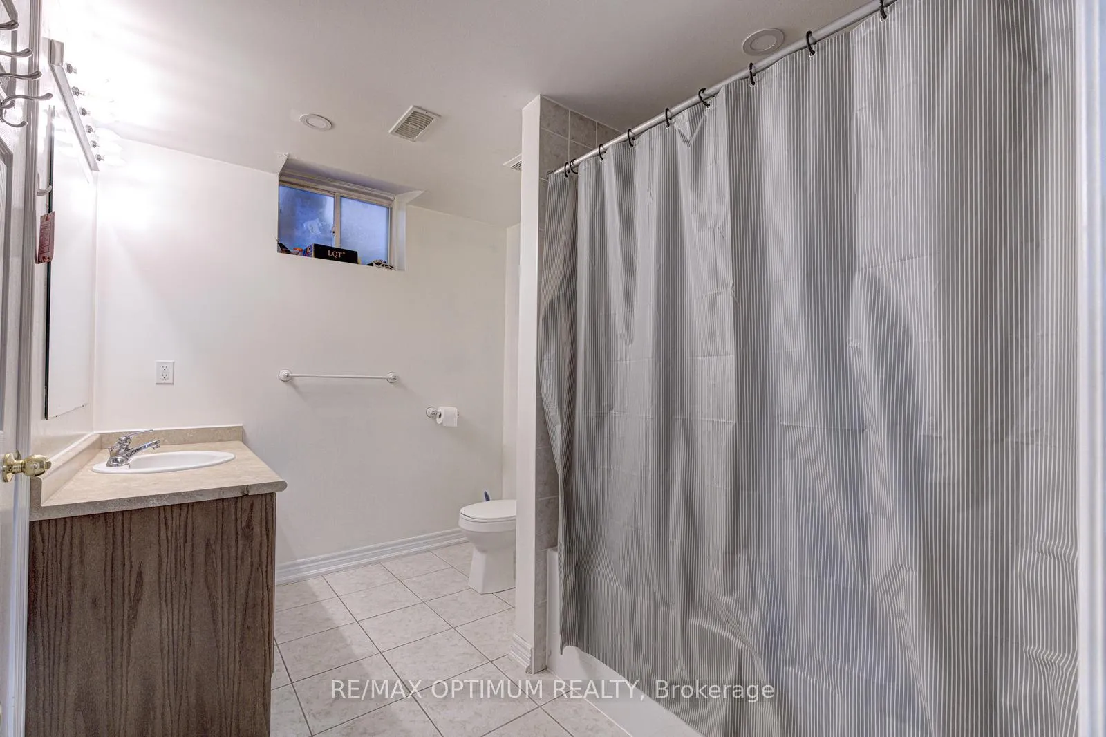 Photo 40 of 9 Ballyhaise Crescent, Brampton, Credit Valley — HOMEH