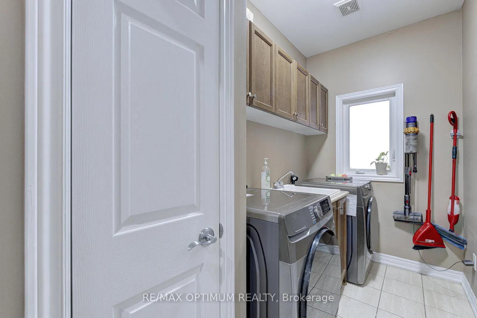 Photo 42 of 9 Ballyhaise Crescent, Brampton, Credit Valley — HOMEH