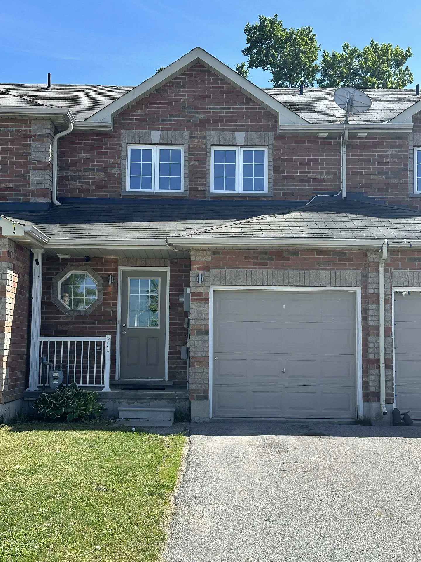 Photo 2 of 71 Sydenham Wells, Barrie, Georgian Drive — HOMEH
