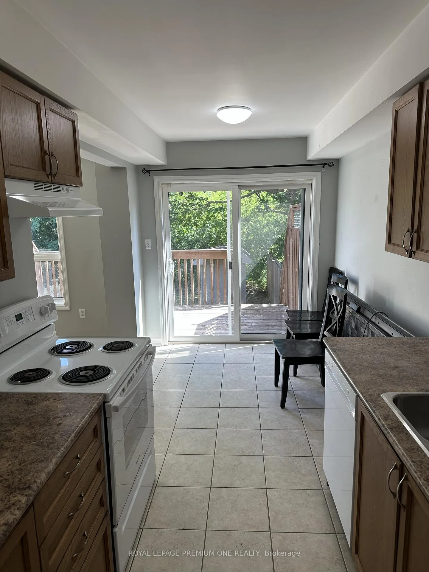 Photo 5 of 71 Sydenham Wells, Barrie, Georgian Drive — HOMEH