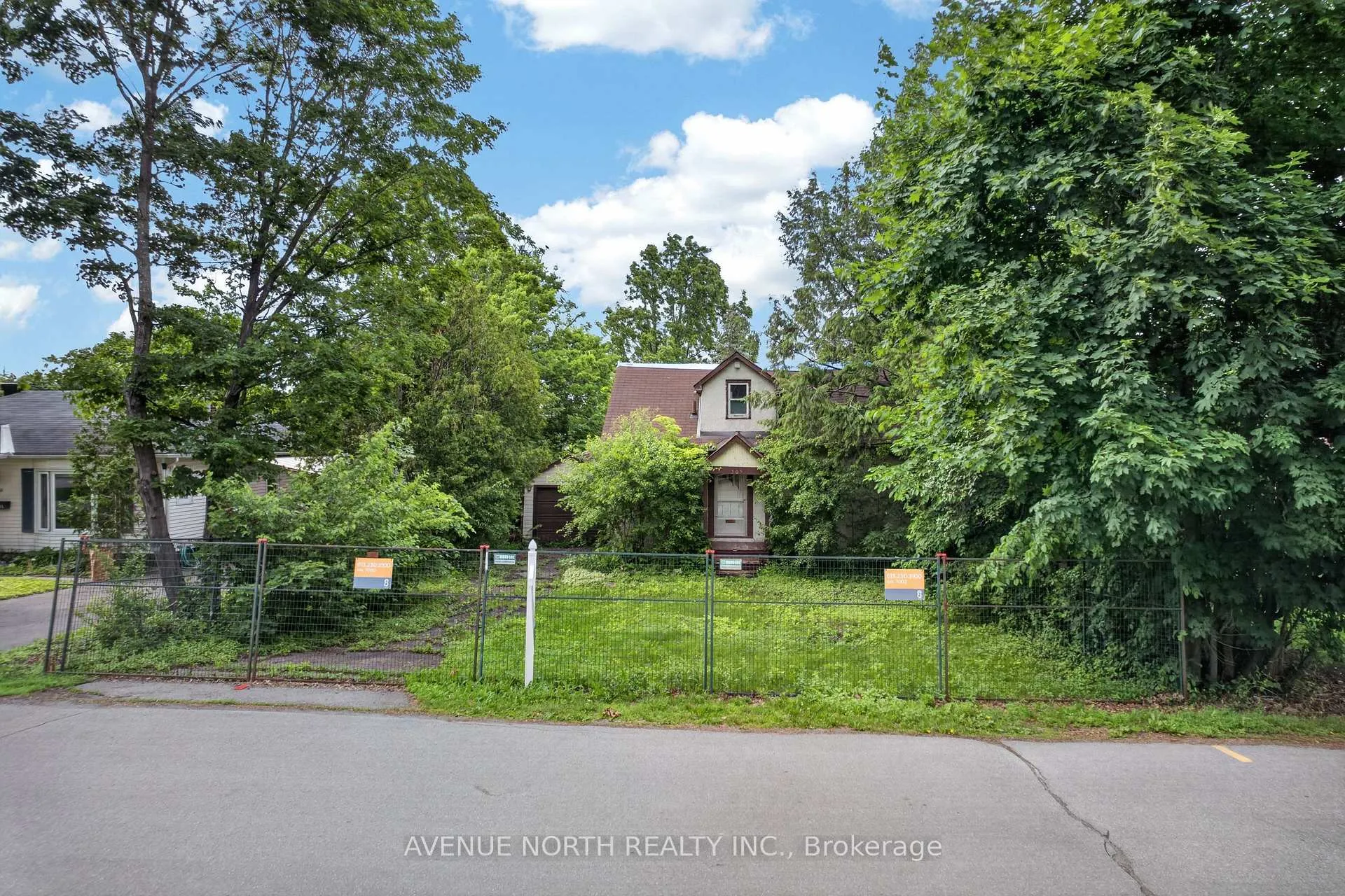Photo of 305 Mountbatten Avenue