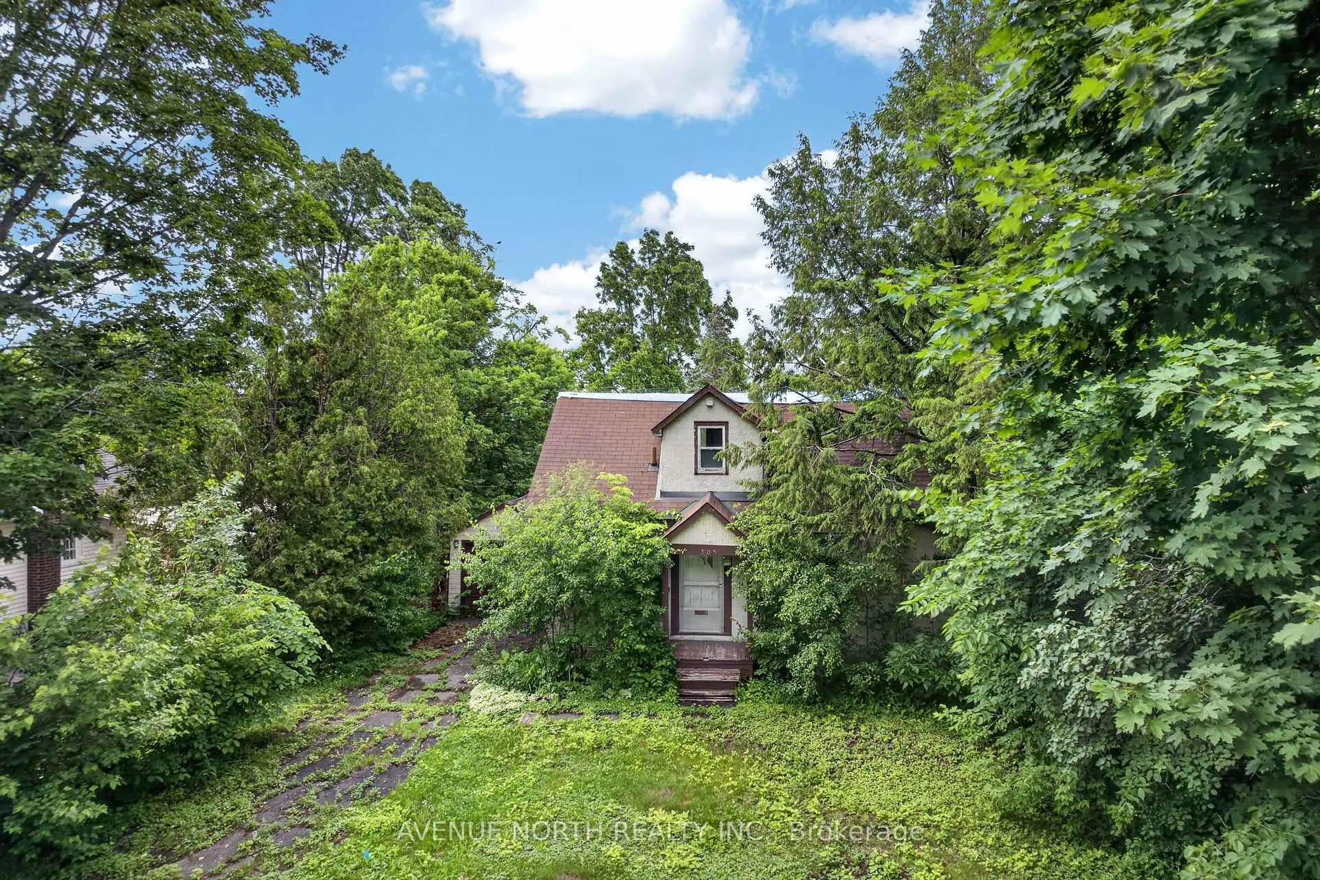 Photo 2 of 305 Mountbatten Avenue, Ottawa, Alta Vista/Faircrest Heights — HOMEH