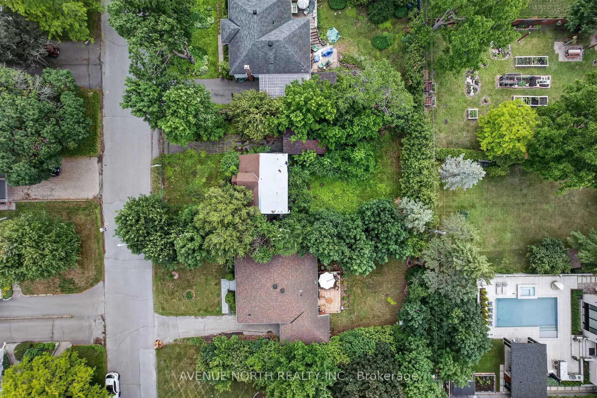 Photo 3 of 305 Mountbatten Avenue, Ottawa, Alta Vista/Faircrest Heights — HOMEH