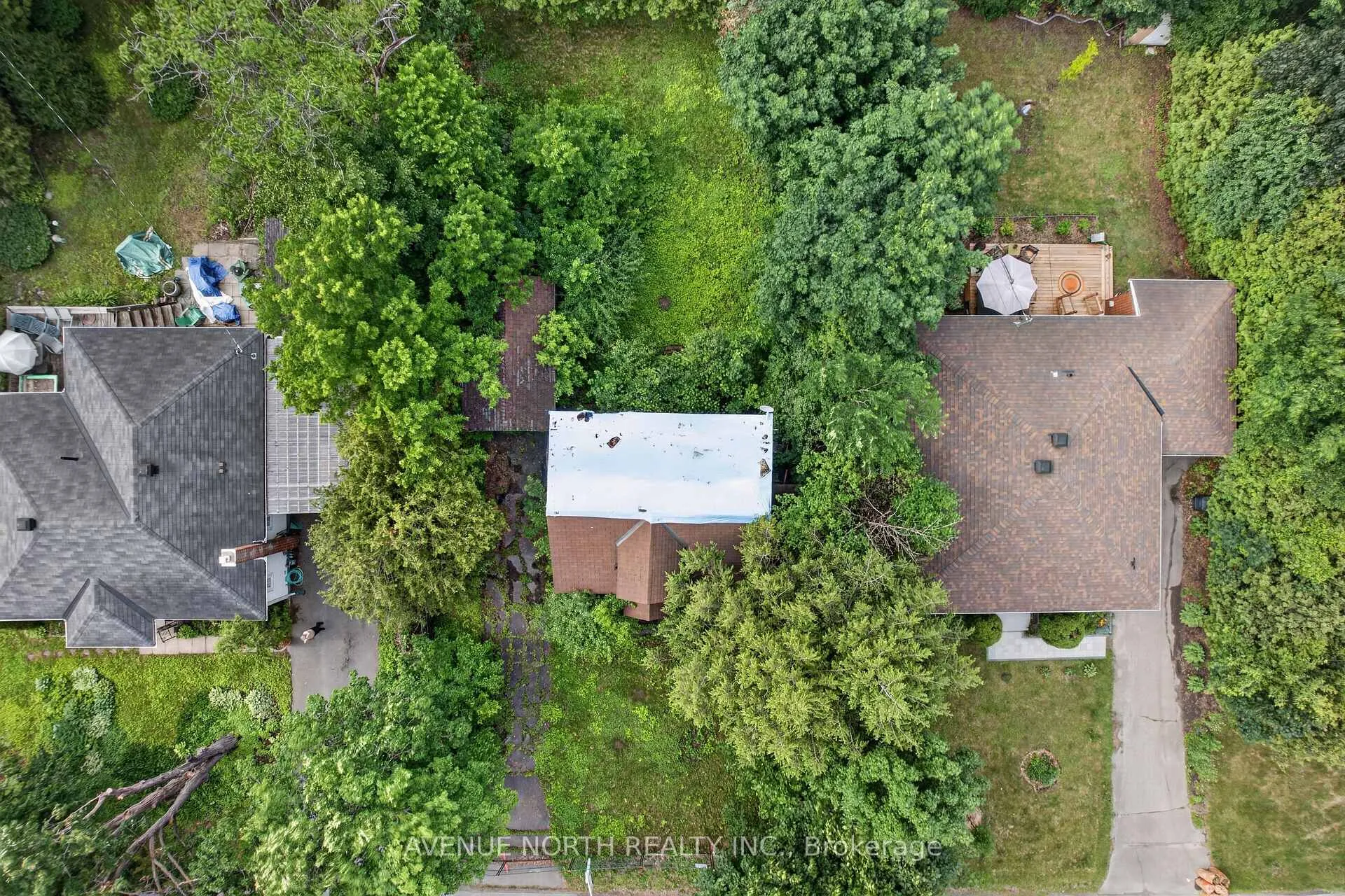 Photo 4 of 305 Mountbatten Avenue, Ottawa, Alta Vista/Faircrest Heights — HOMEH
