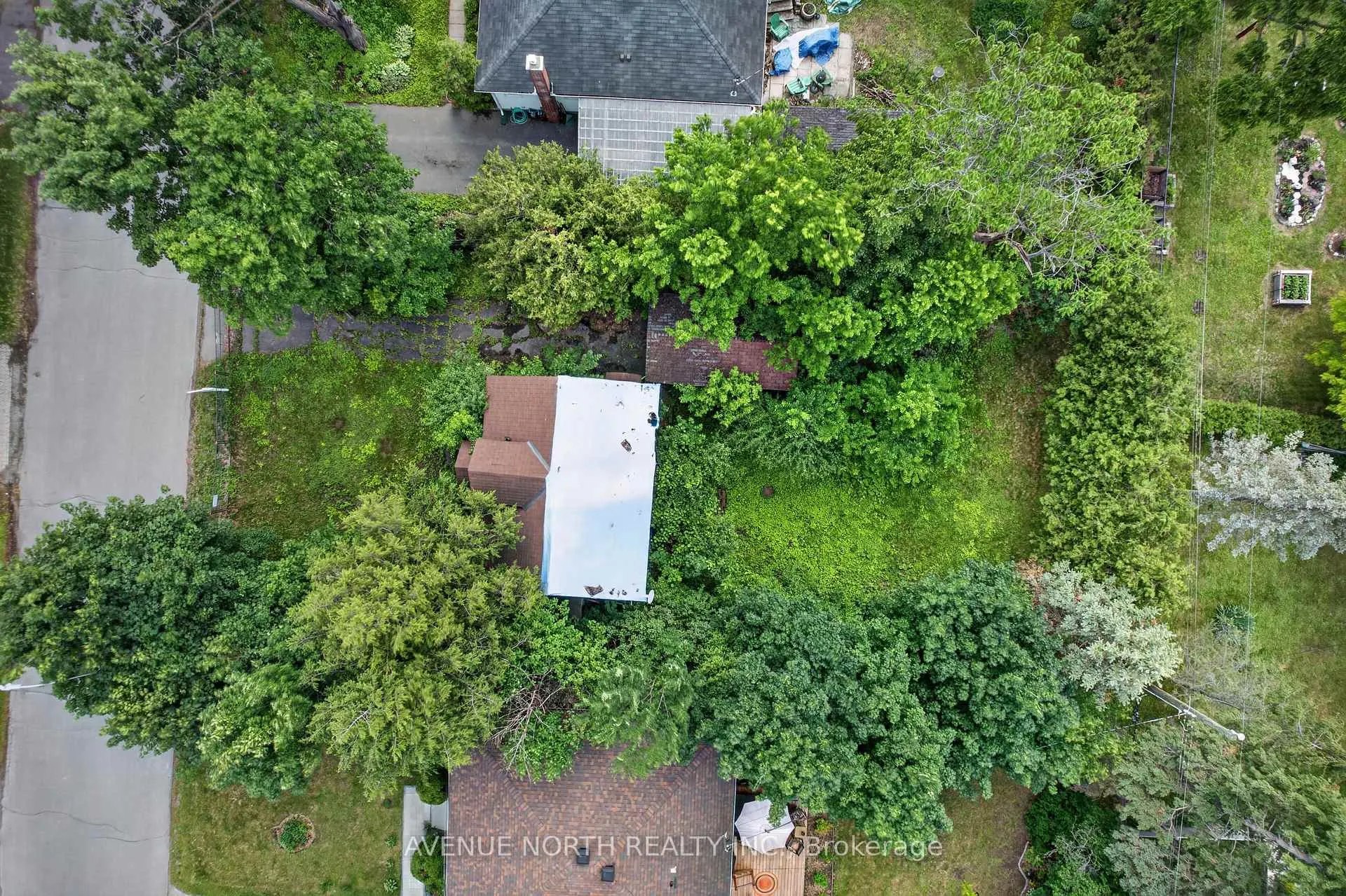 Photo 9 of 305 Mountbatten Avenue, Ottawa, Alta Vista/Faircrest Heights — HOMEH