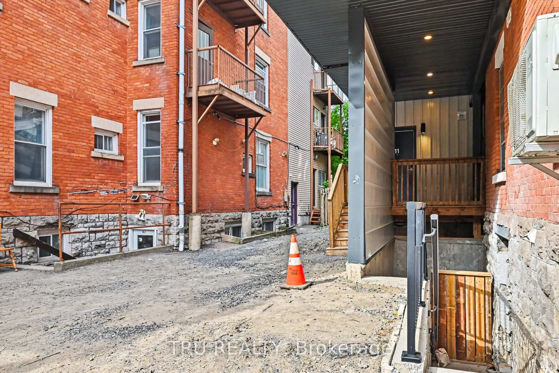 Photo 15 of 360 Friel Street, Ottawa, Sandy Hill — HOMEH
