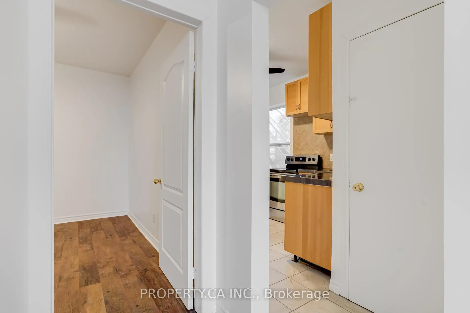 Photo 4 of Unit Unit #1, 136 Ontario Avenue, Hamilton, Stinson — HOMEH