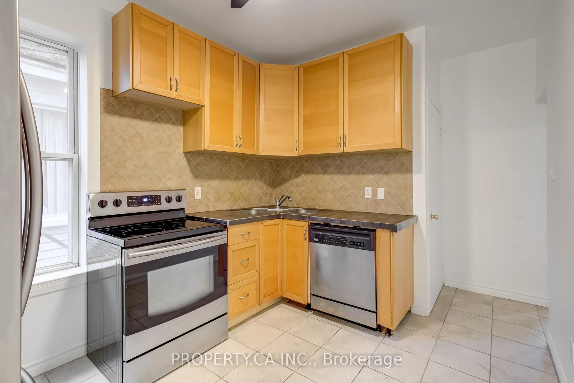 Photo 9 of Unit Unit #1, 136 Ontario Avenue, Hamilton, Stinson — HOMEH