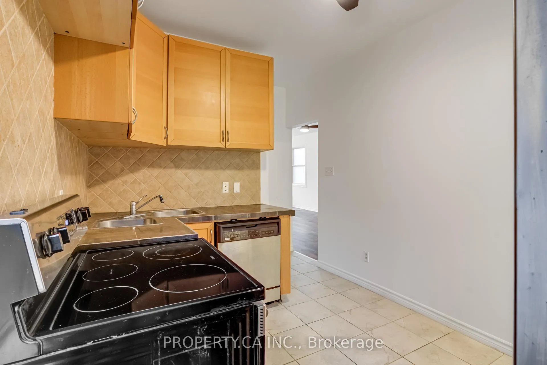 Photo 10 of Unit Unit #1, 136 Ontario Avenue, Hamilton, Stinson — HOMEH