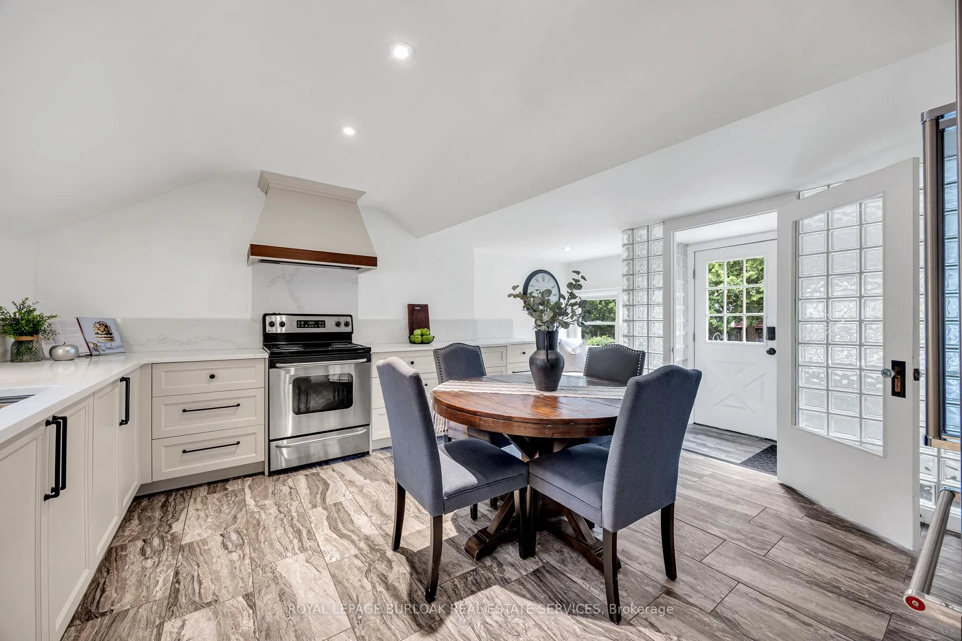 Photo 14 of 455 Nelson Avenue, Burlington, Brant — HOMEH