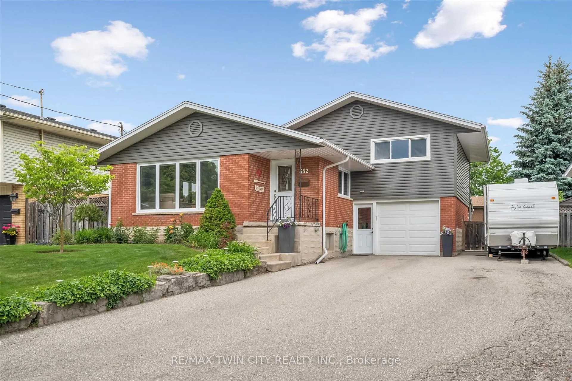 Photo 2 of 552 Greenbrook Drive, Kitchener — HOMEH