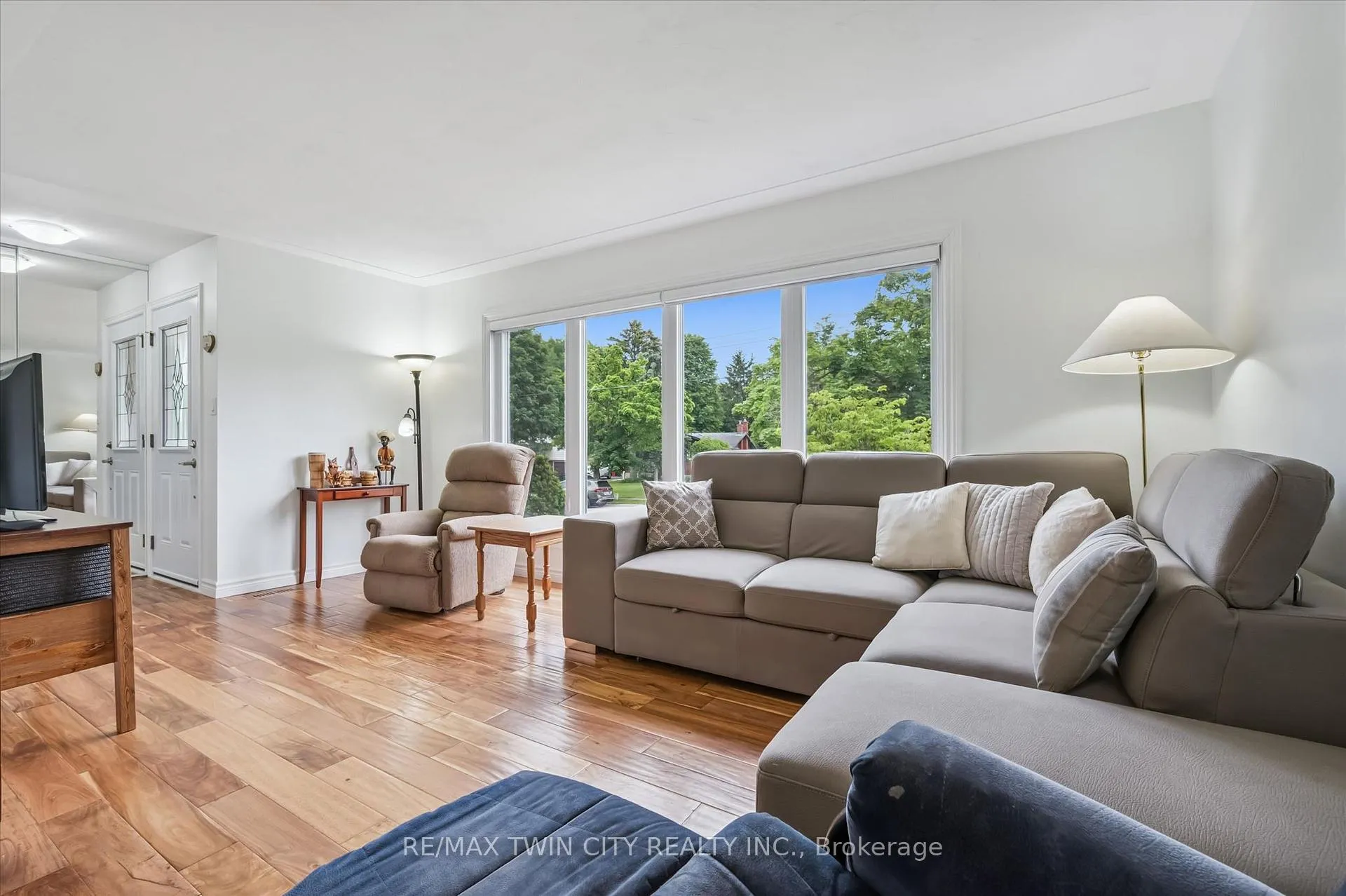 Photo 4 of 552 Greenbrook Drive, Kitchener — HOMEH