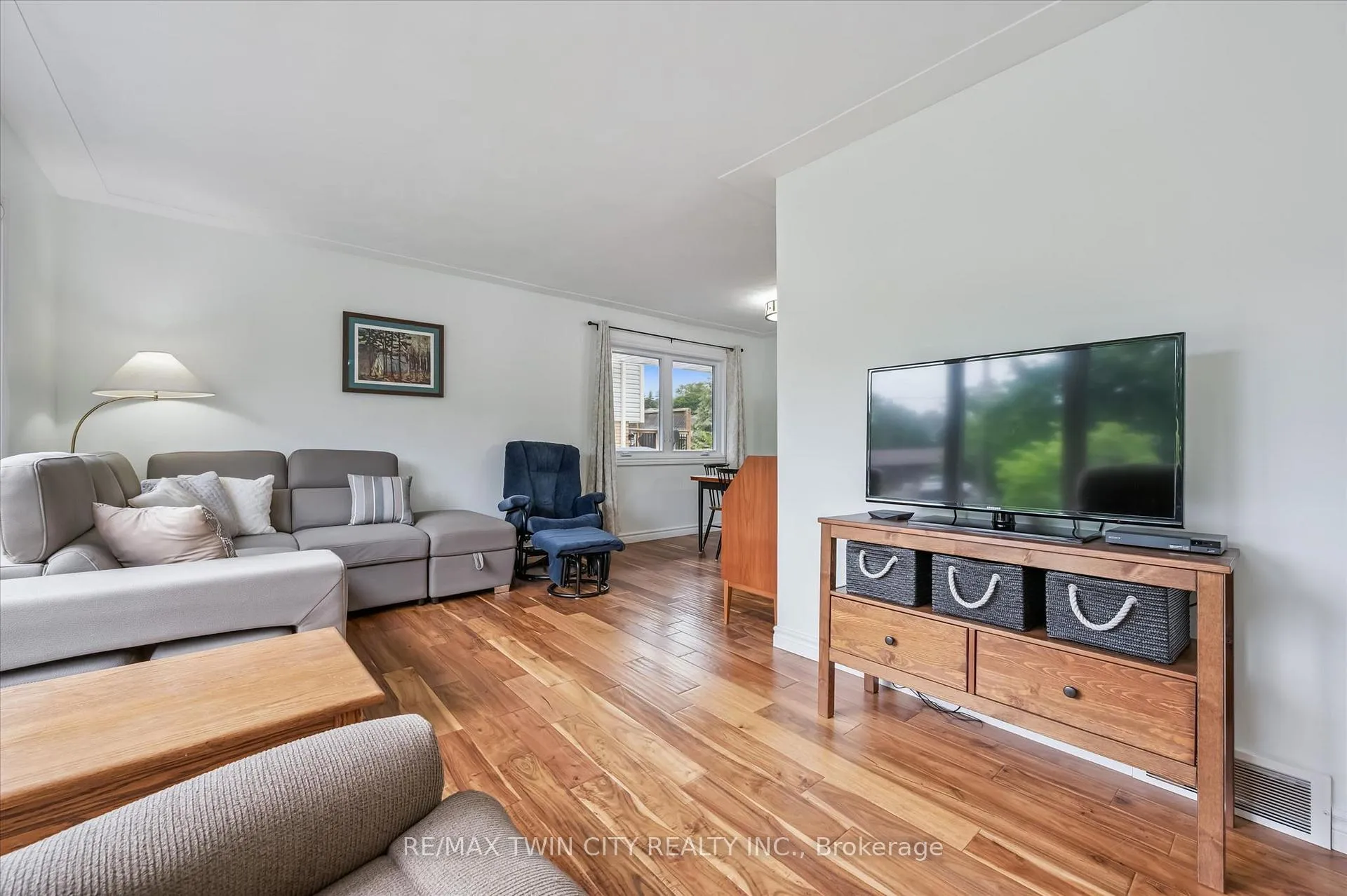 Photo 5 of 552 Greenbrook Drive, Kitchener — HOMEH