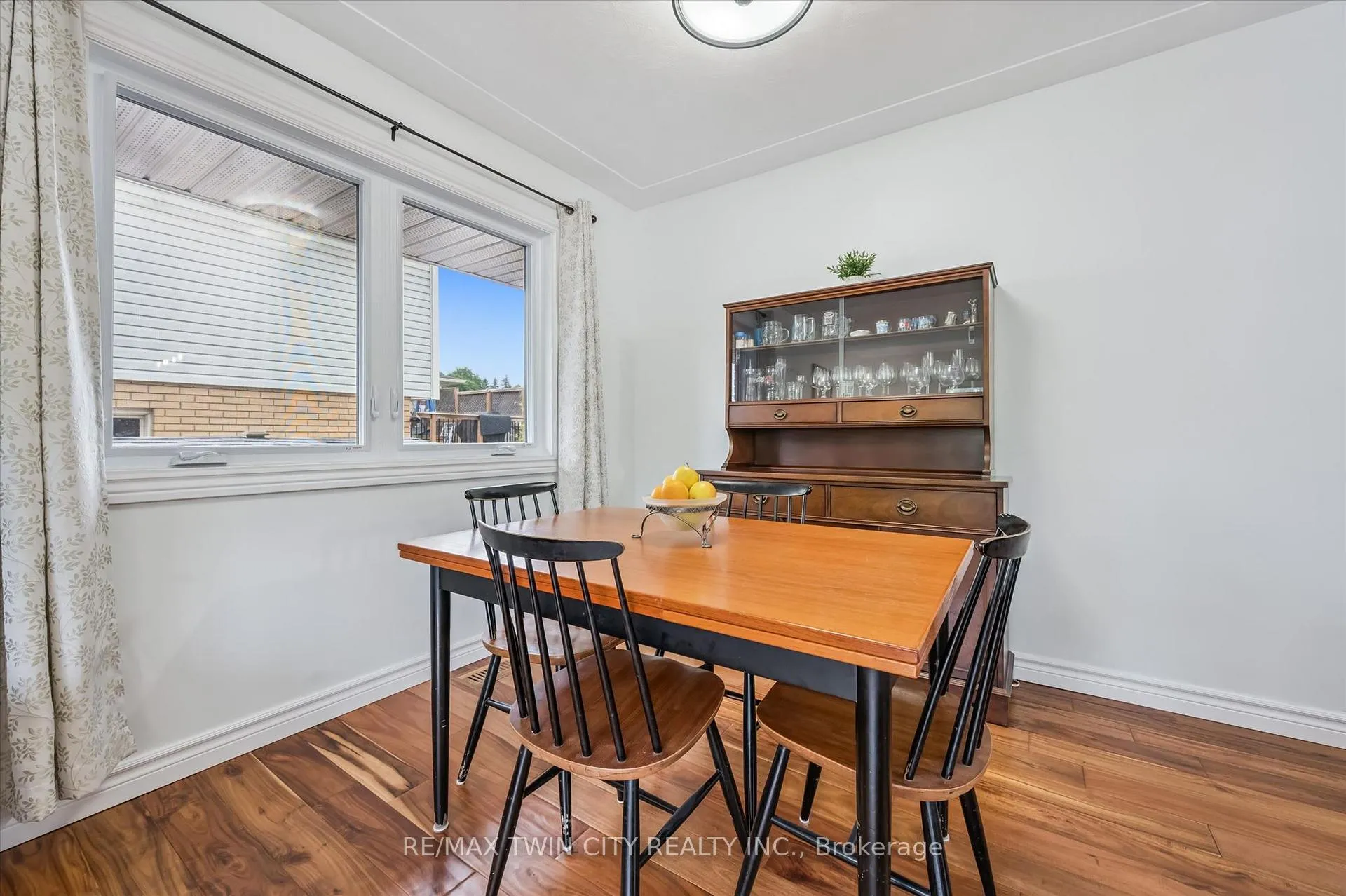 Photo 6 of 552 Greenbrook Drive, Kitchener — HOMEH
