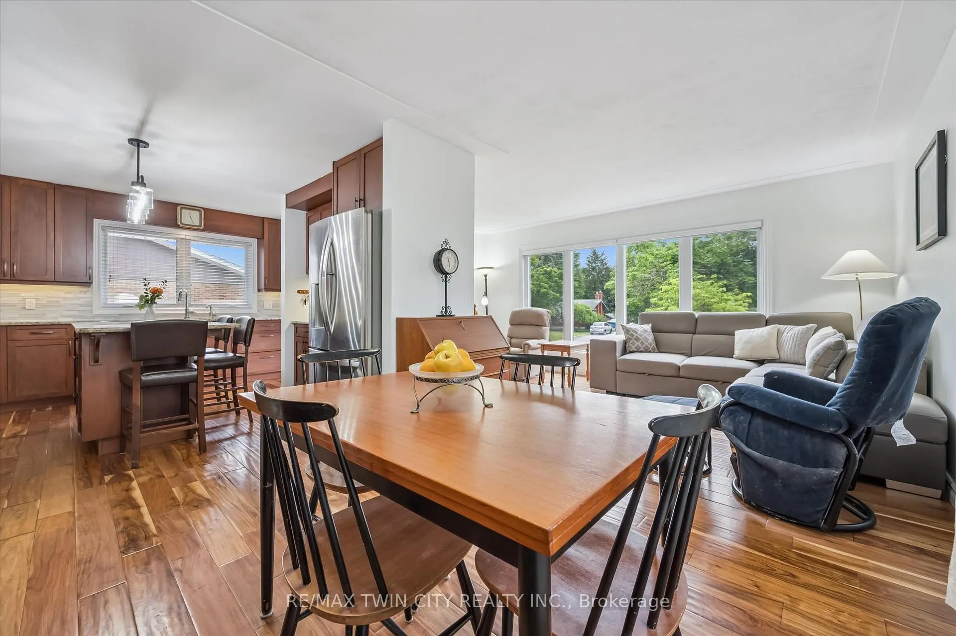 Photo 7 of 552 Greenbrook Drive, Kitchener — HOMEH