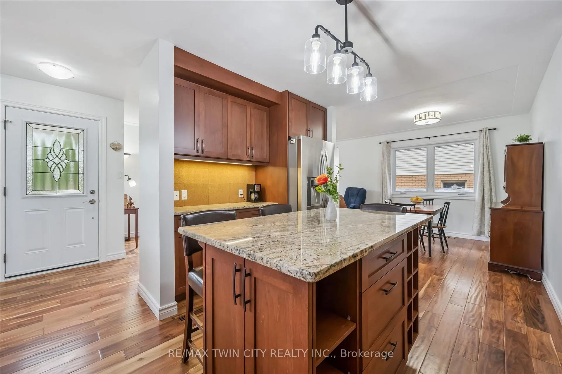 Photo 9 of 552 Greenbrook Drive, Kitchener — HOMEH