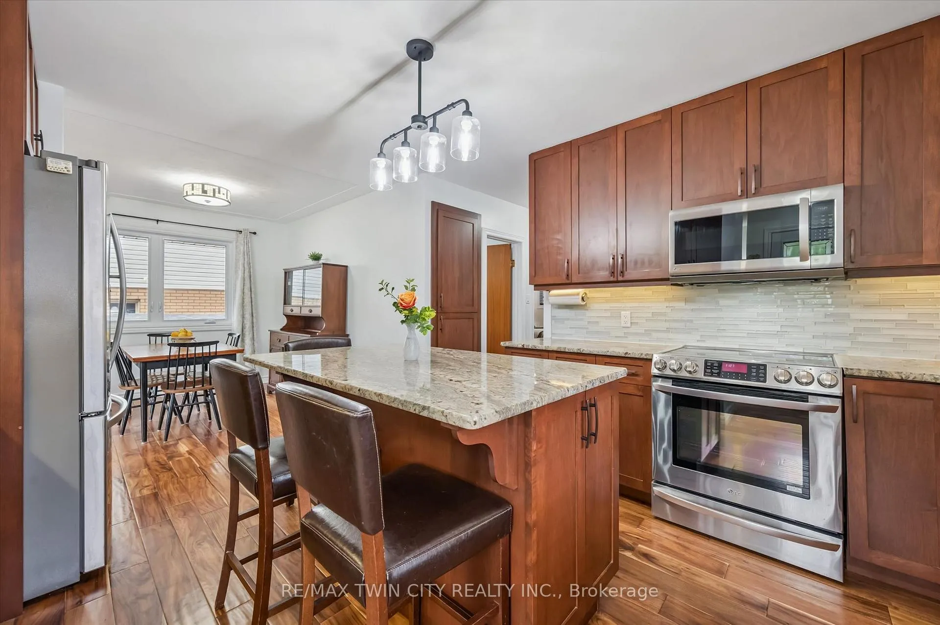 Photo 10 of 552 Greenbrook Drive, Kitchener — HOMEH