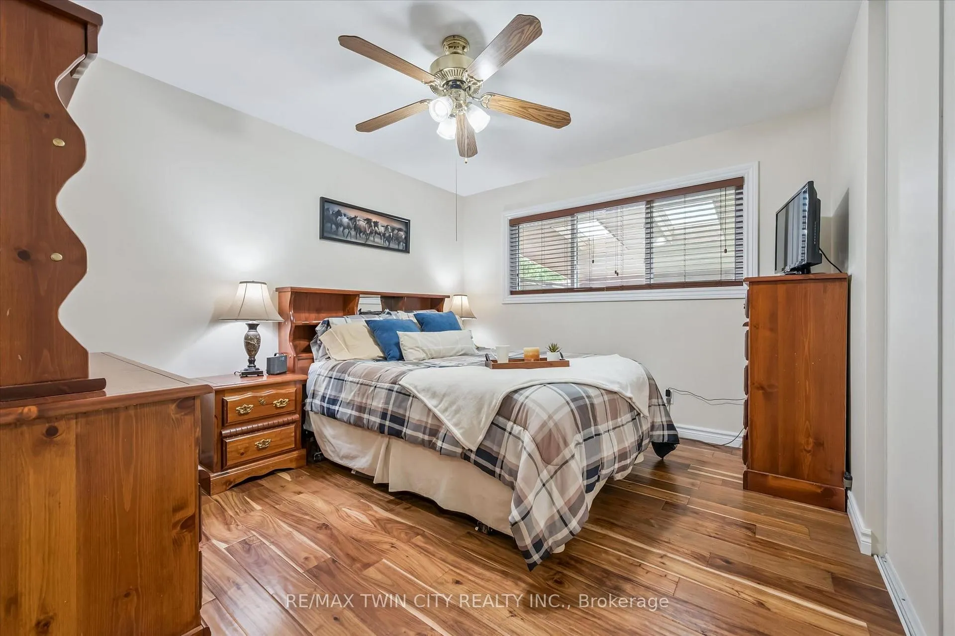 Photo 11 of 552 Greenbrook Drive, Kitchener — HOMEH