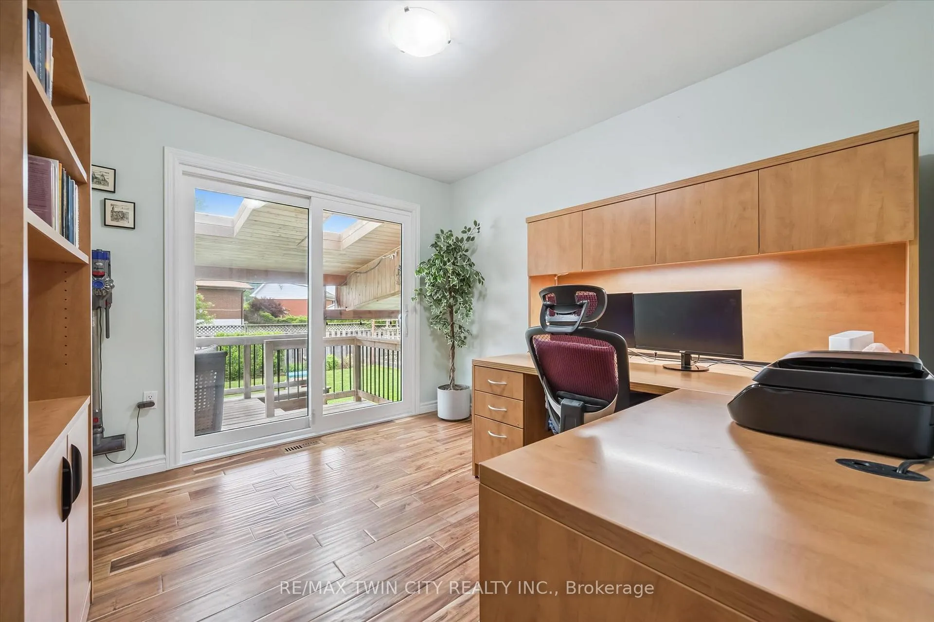 Photo 12 of 552 Greenbrook Drive, Kitchener — HOMEH