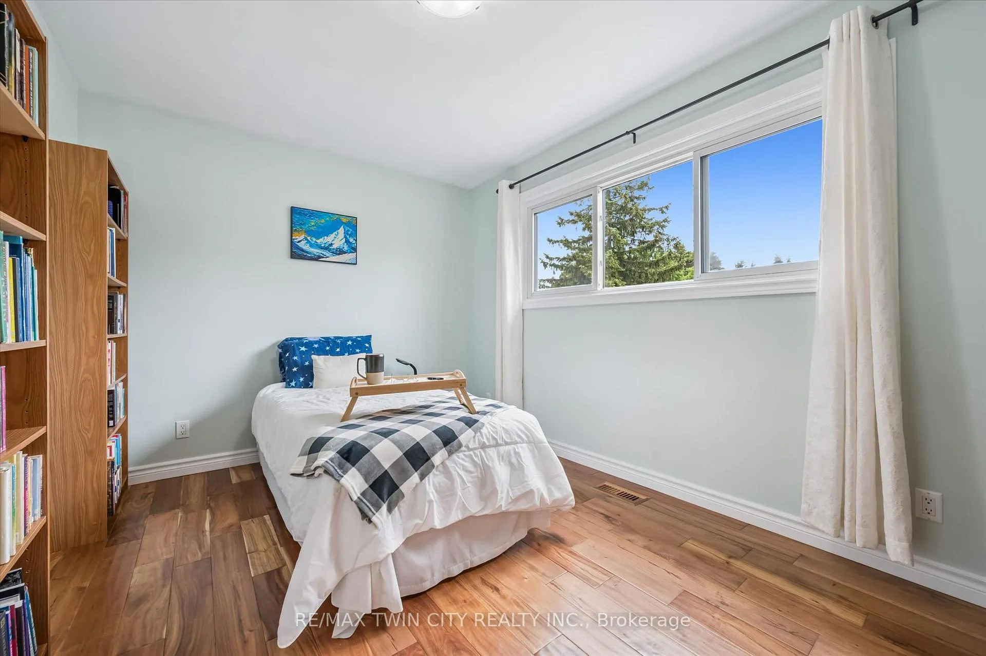 Photo 14 of 552 Greenbrook Drive, Kitchener — HOMEH