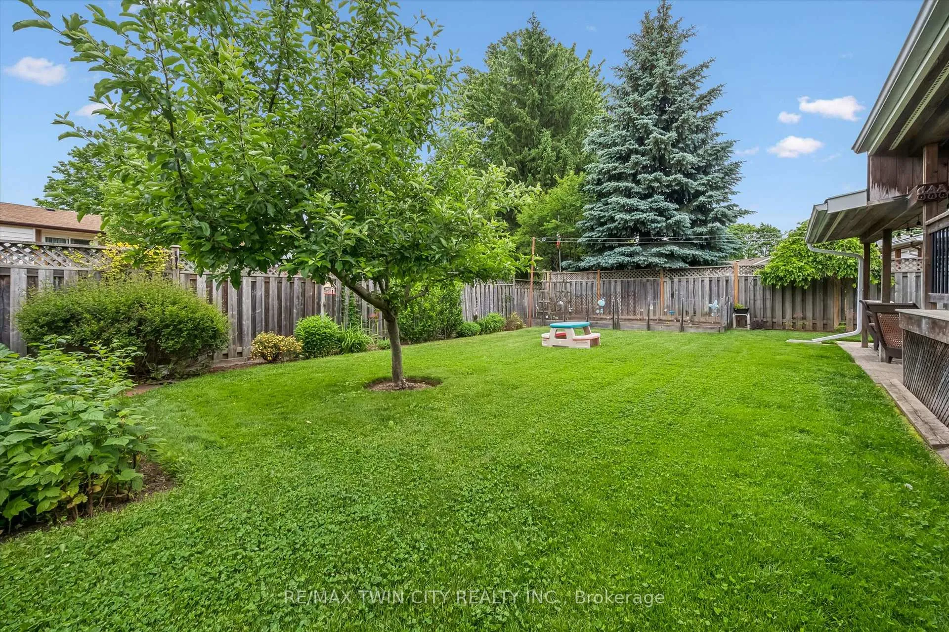 Photo 24 of 552 Greenbrook Drive, Kitchener — HOMEH