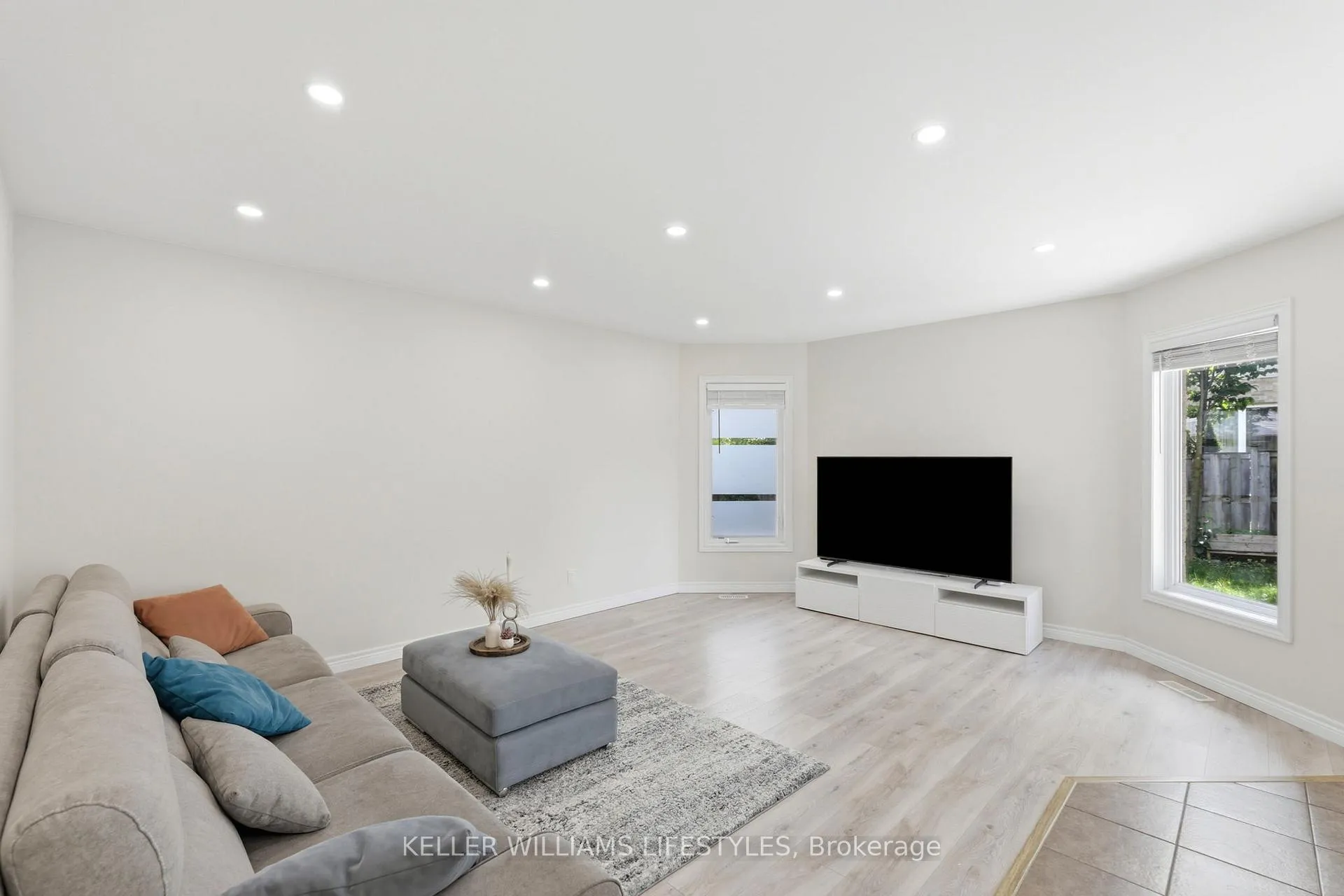 Photo 7 of 1127 Foxhunt Road, London, North S — HOMEH