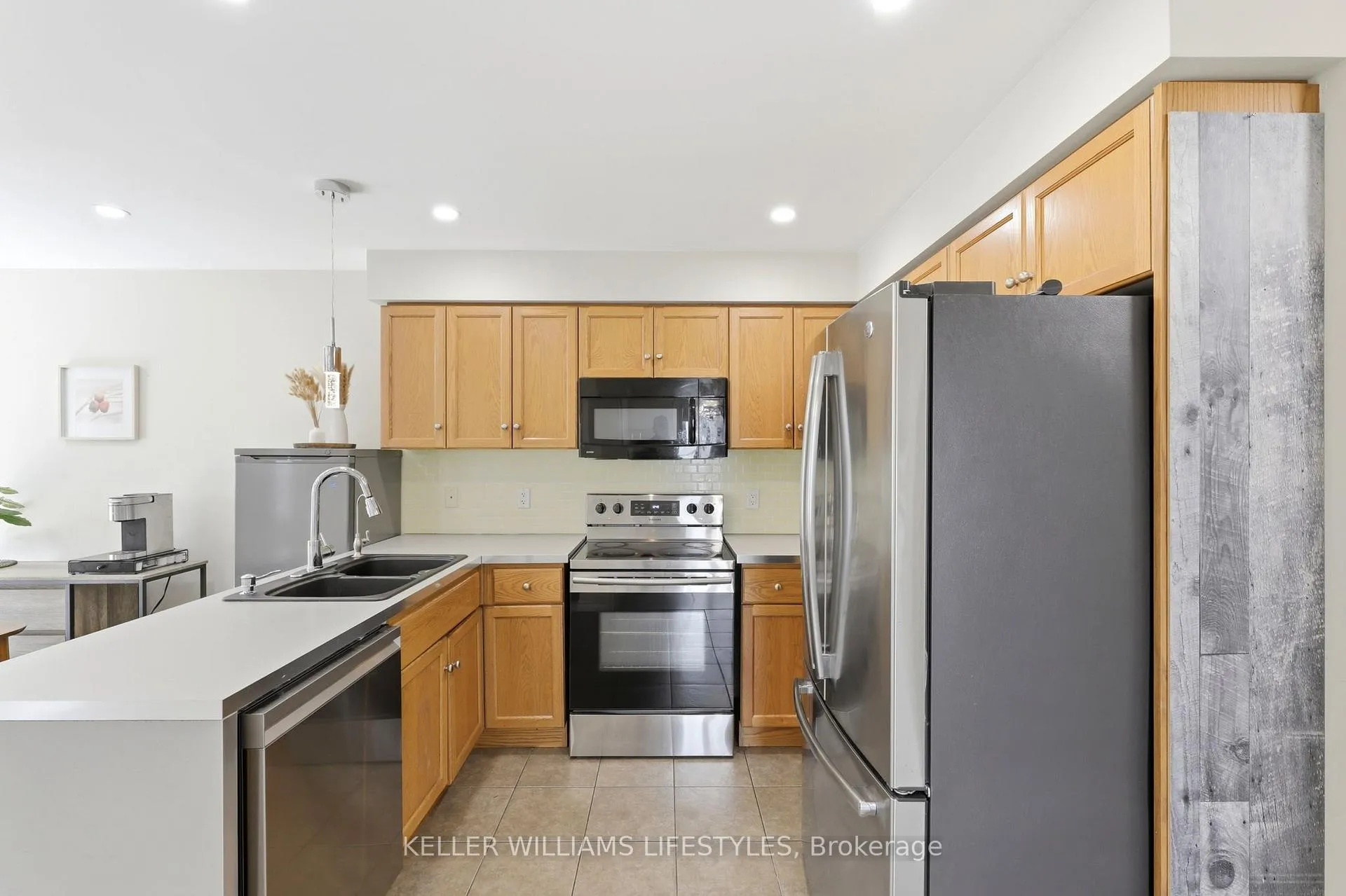 Photo 8 of 1127 Foxhunt Road, London, North S — HOMEH