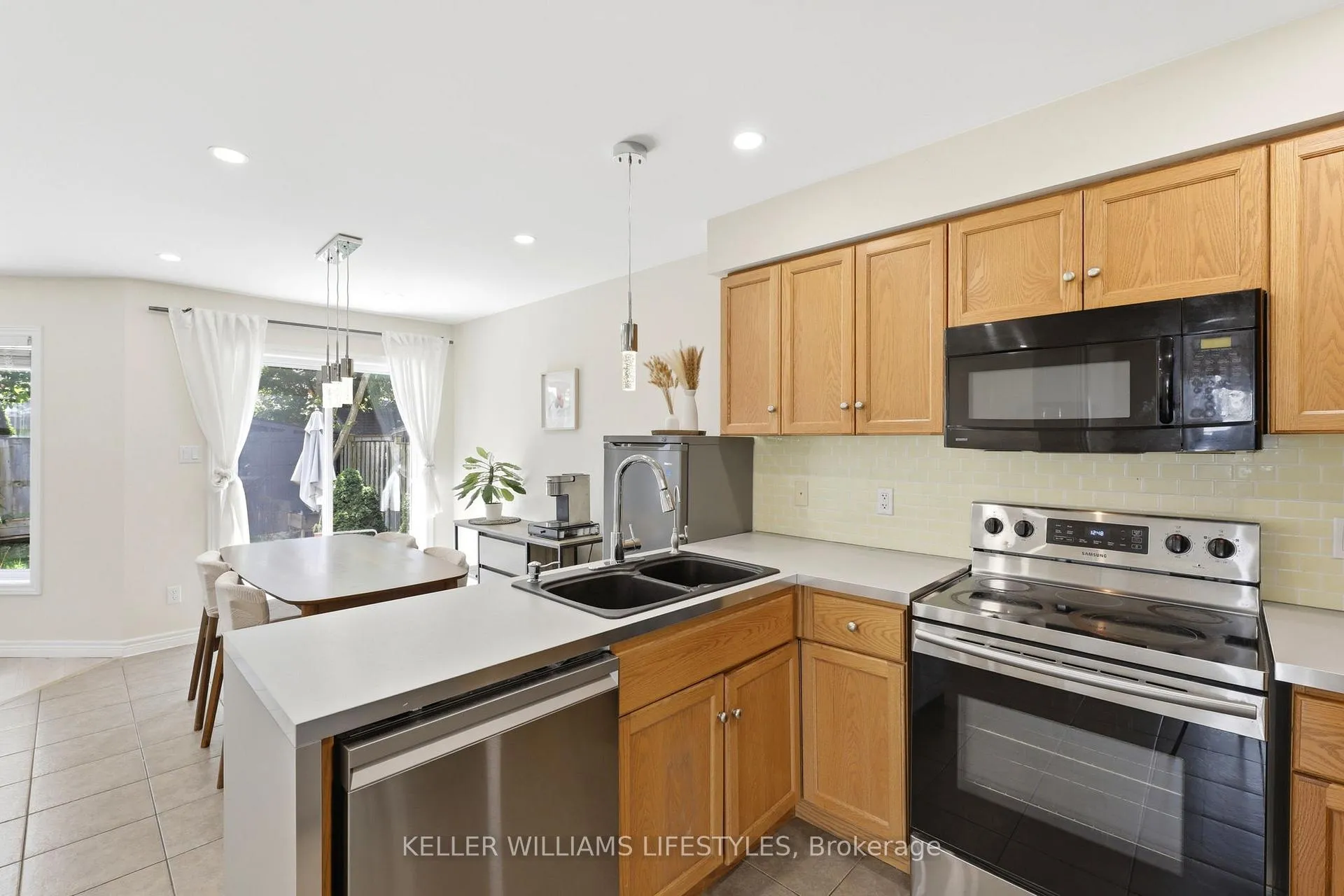 Photo 9 of 1127 Foxhunt Road, London, North S — HOMEH