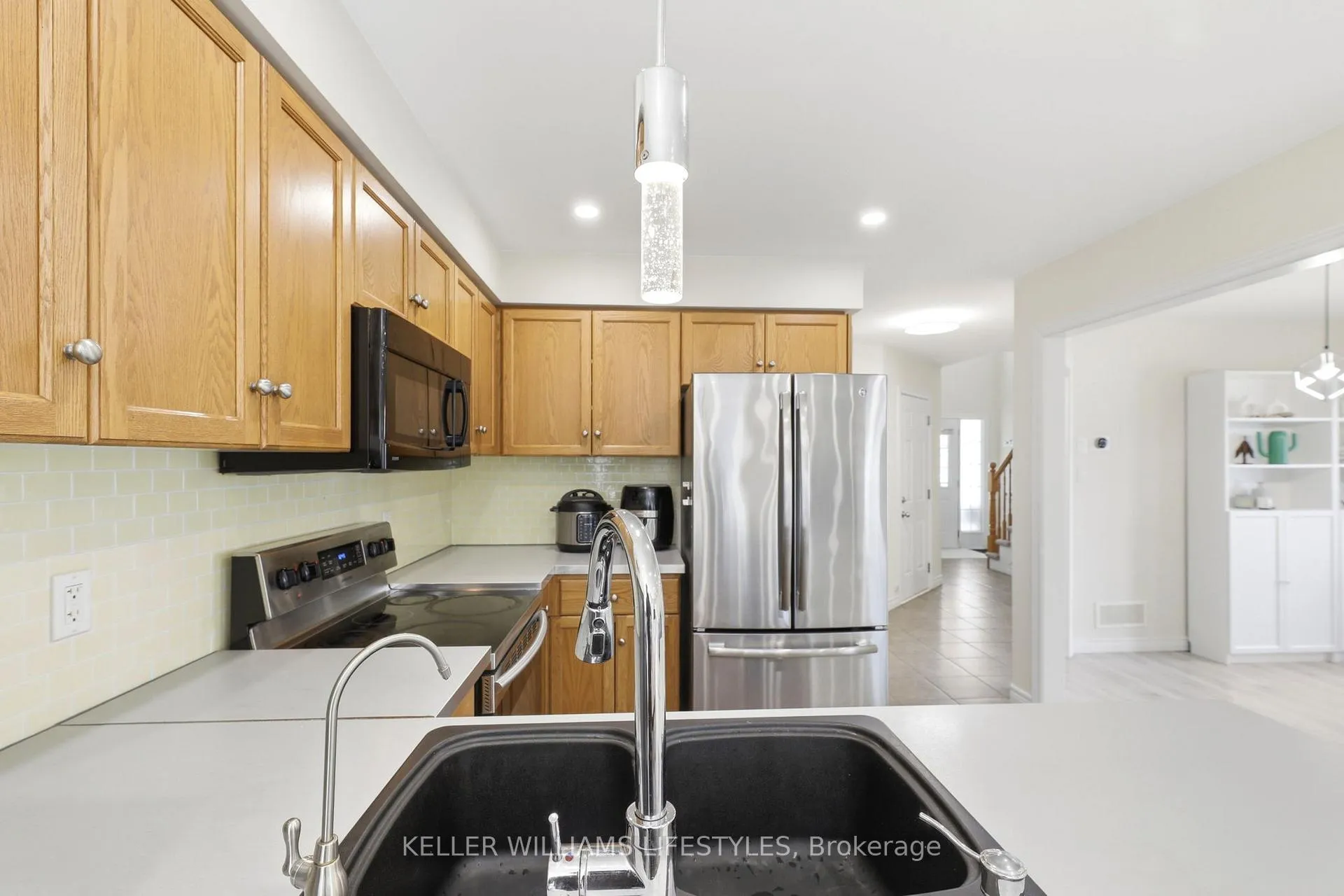 Photo 11 of 1127 Foxhunt Road, London, North S — HOMEH