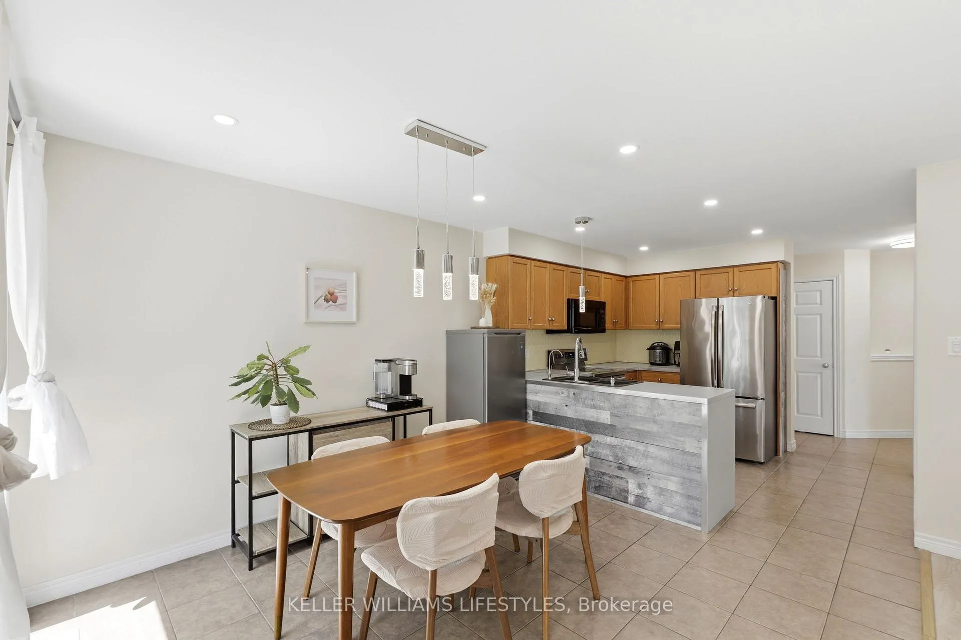 Photo 12 of 1127 Foxhunt Road, London, North S — HOMEH