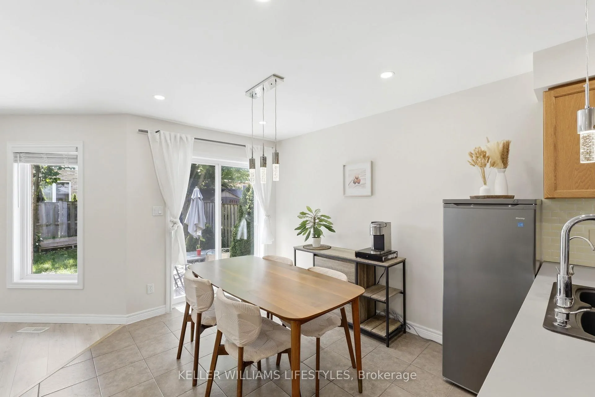 Photo 13 of 1127 Foxhunt Road, London, North S — HOMEH