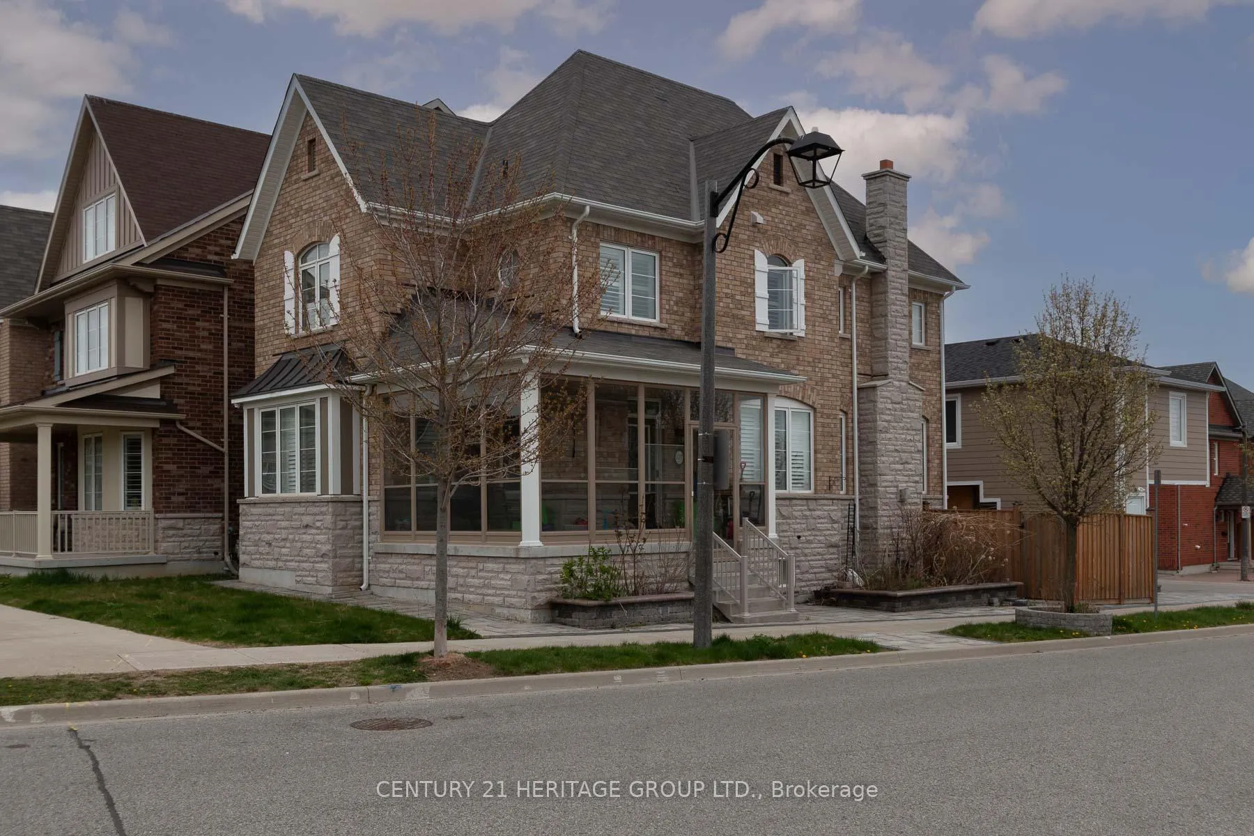 Photo 4 of 107 Lawrence Pilkington Avenue, Markham, Cornell — HOMEH
