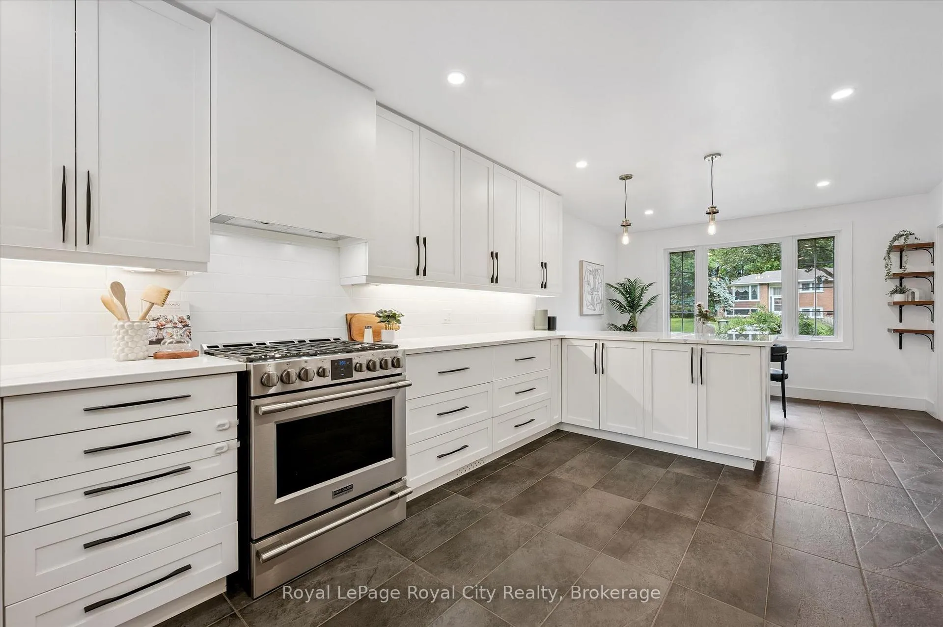 Photo 16 of 535 Sprucehill Avenue, Waterloo, Lakeshore Village — HOMEH
