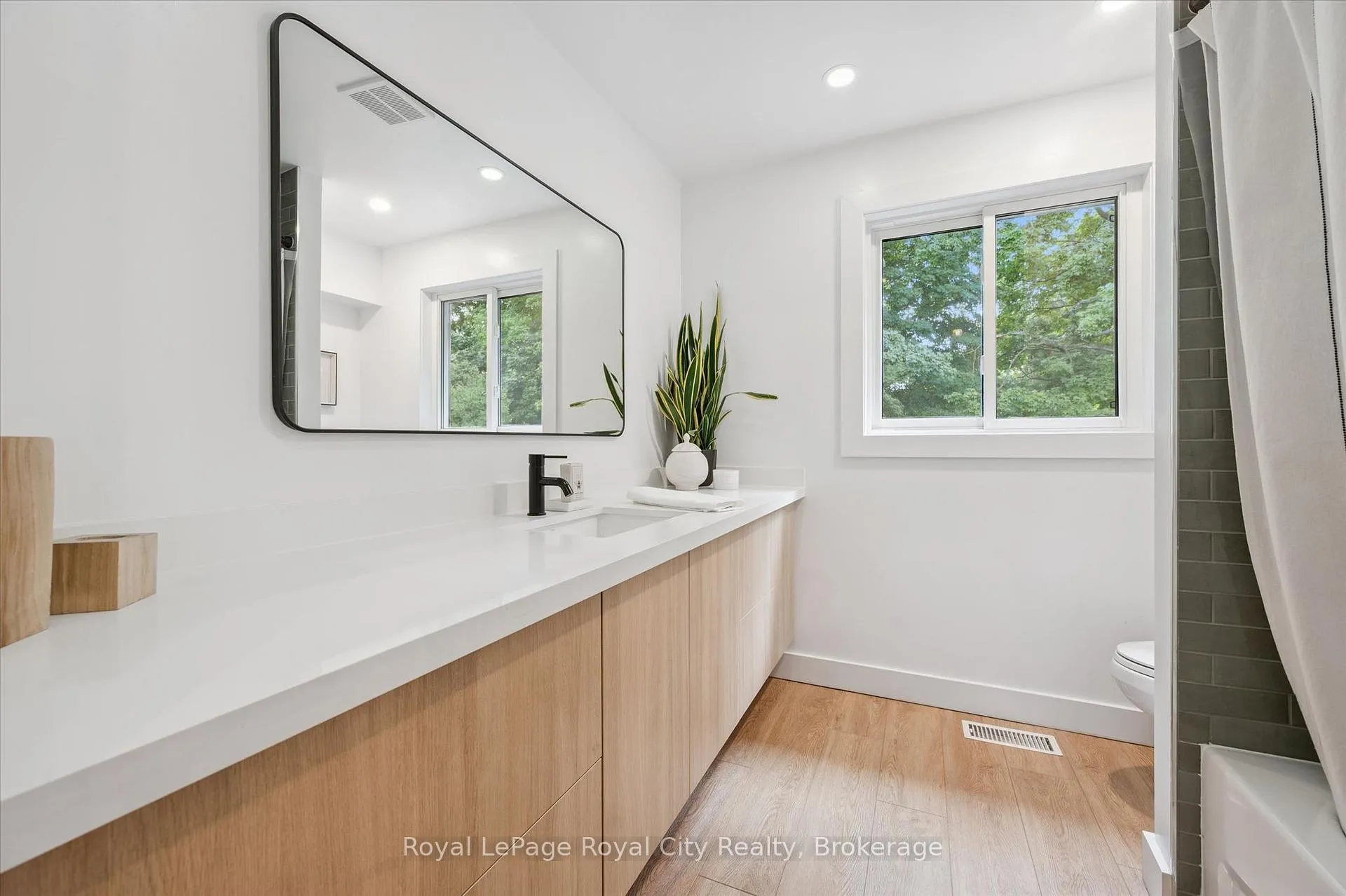 Photo 30 of 535 Sprucehill Avenue, Waterloo, Lakeshore Village — HOMEH
