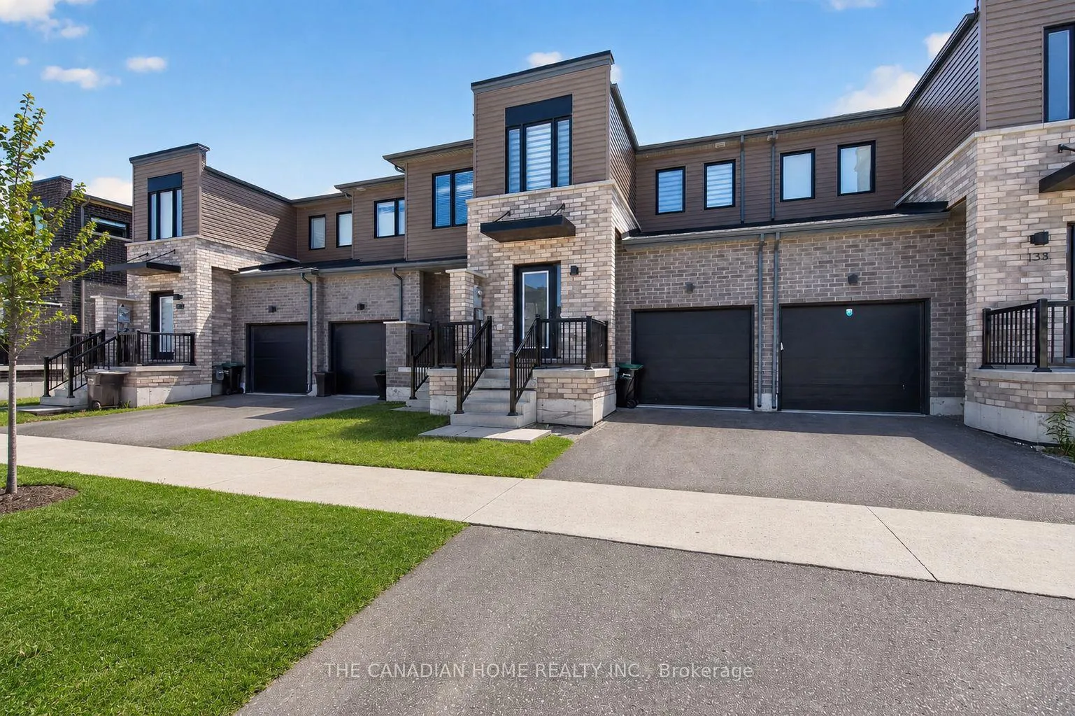 Photo 3 of 131 Gateland Drive, Barrie, Painswick South — HOMEH