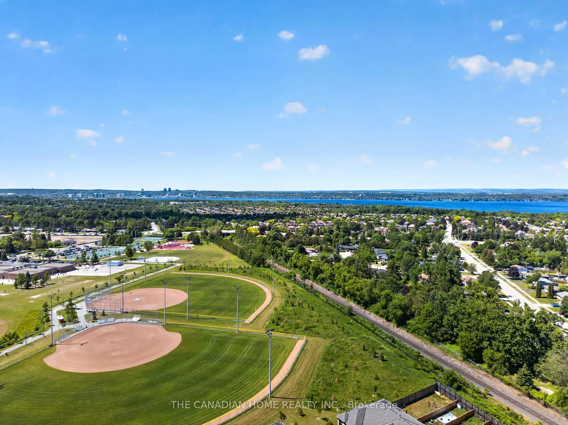 Photo 8 of 131 Gateland Drive, Barrie, Painswick South — HOMEH