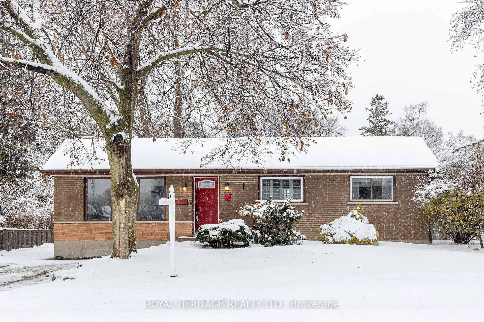 Photo 2 of 906 Dunlop Street E, Whitby, Downtown Whitby — HOMEH