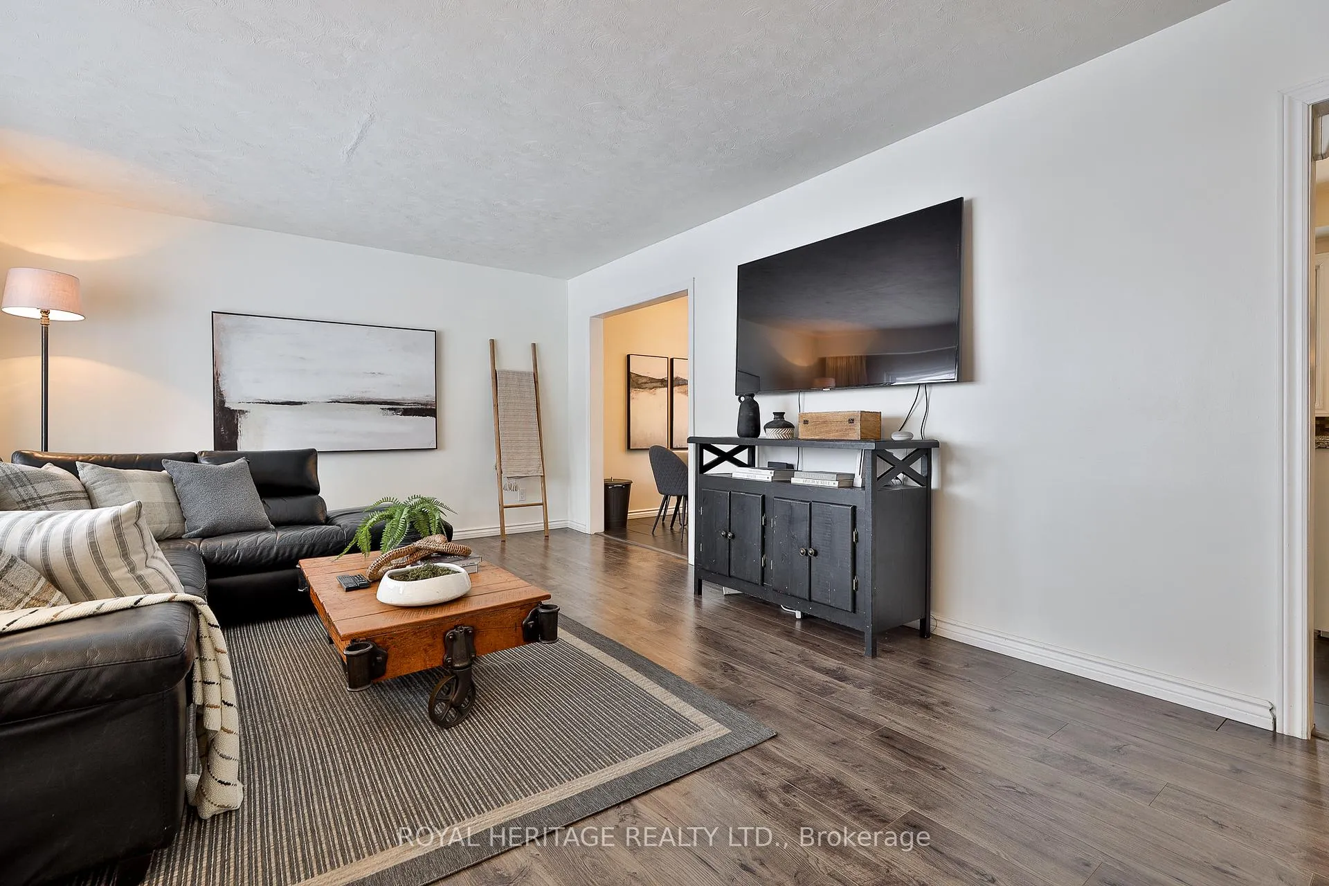 Photo 4 of 906 Dunlop Street E, Whitby, Downtown Whitby — HOMEH