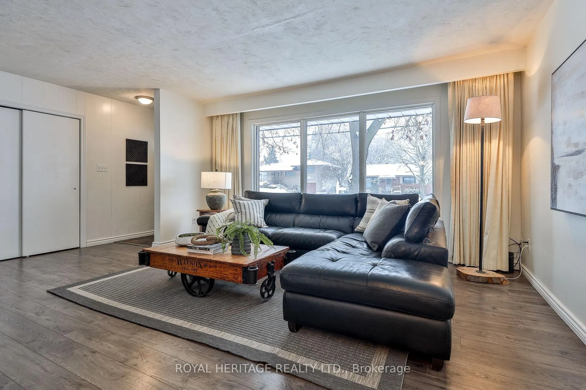 Photo 6 of 906 Dunlop Street E, Whitby, Downtown Whitby — HOMEH