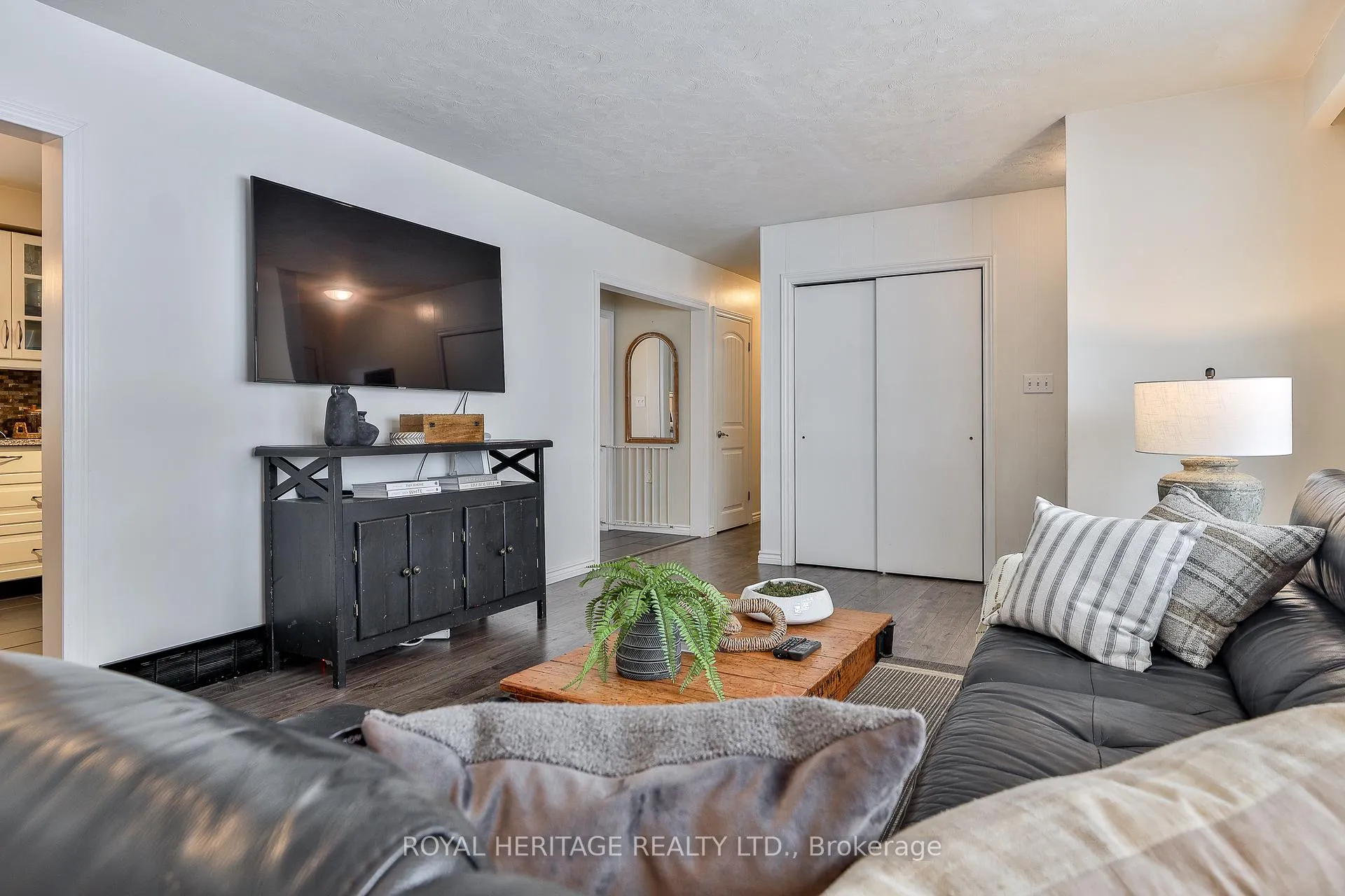 Photo 7 of 906 Dunlop Street E, Whitby, Downtown Whitby — HOMEH