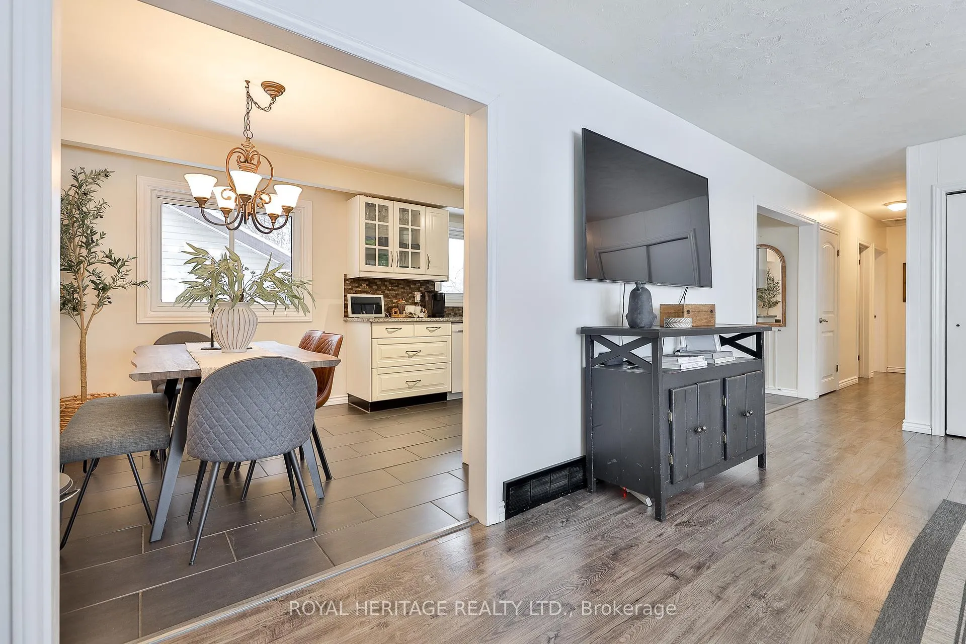 Photo 10 of 906 Dunlop Street E, Whitby, Downtown Whitby — HOMEH