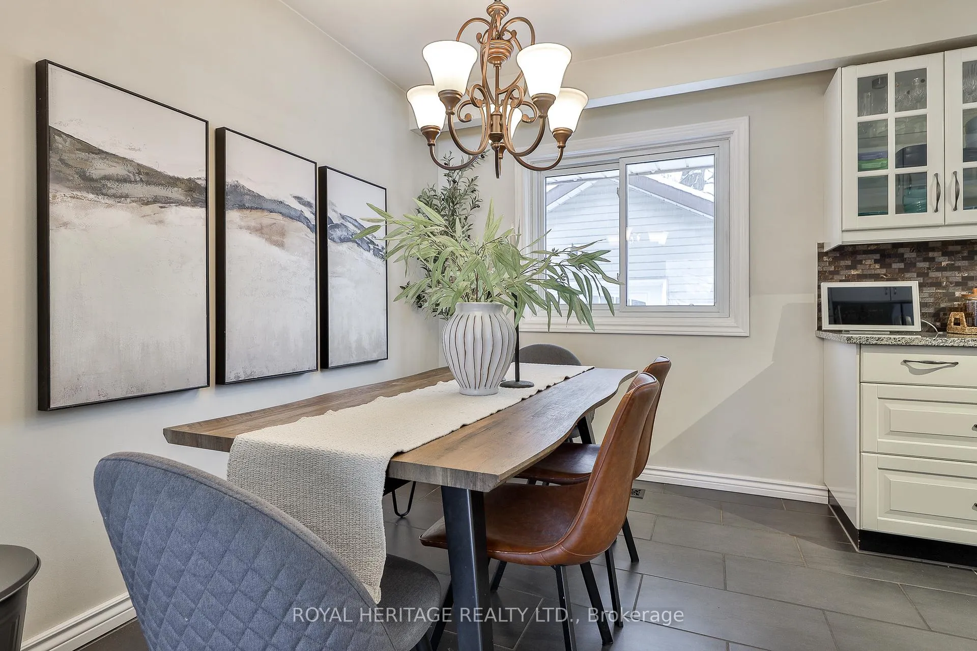 Photo 11 of 906 Dunlop Street E, Whitby, Downtown Whitby — HOMEH